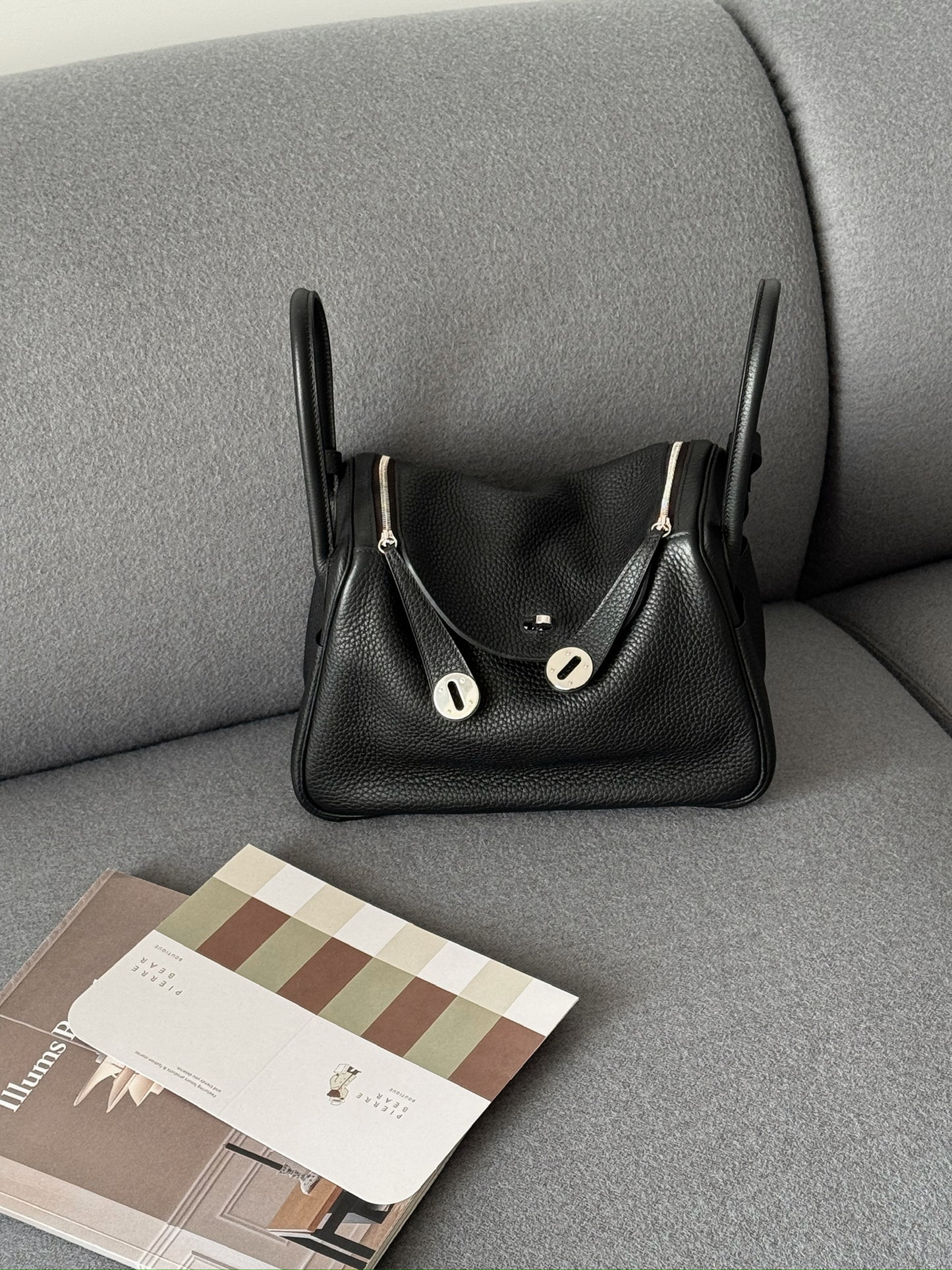 < S-99成新 > Hermès | Lindy 26 黑色 銀釦
