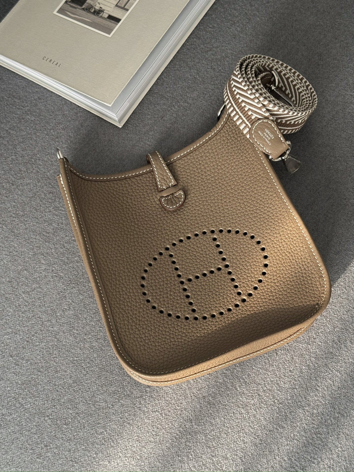 Hermès Mini Evelyne Etoupe 大象灰 編織背帶