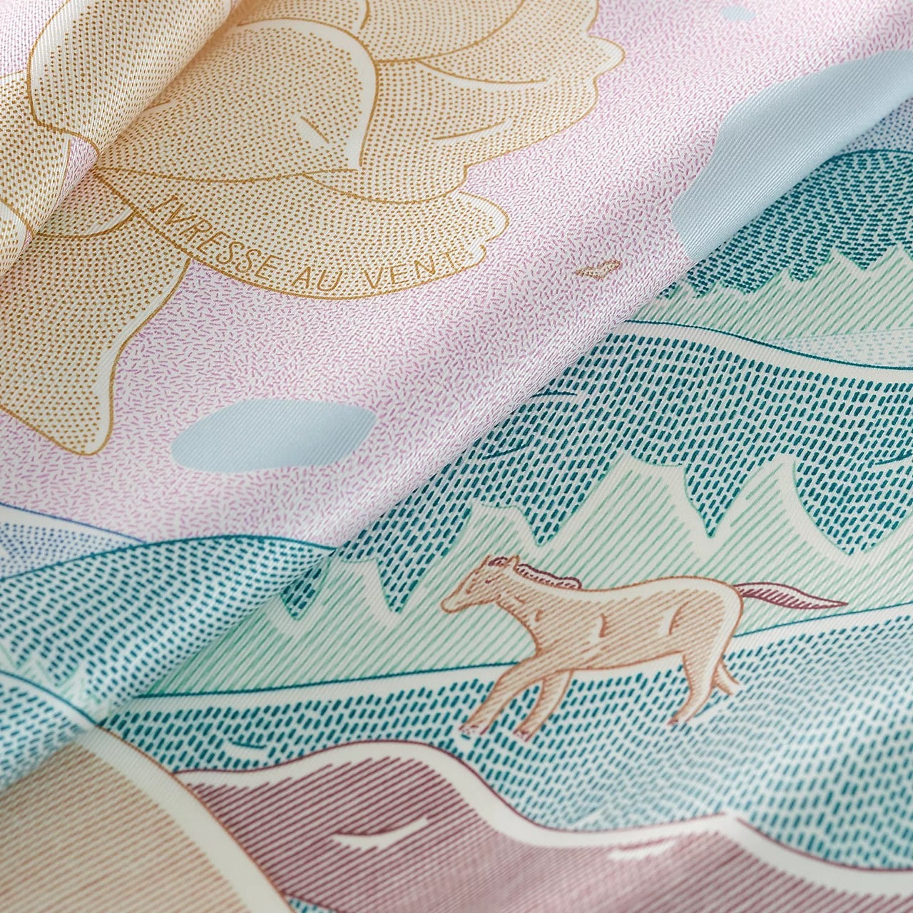 Hermès | Ivresse Au Vent 70 Scarf 迎風微醺的春日到來 絲巾