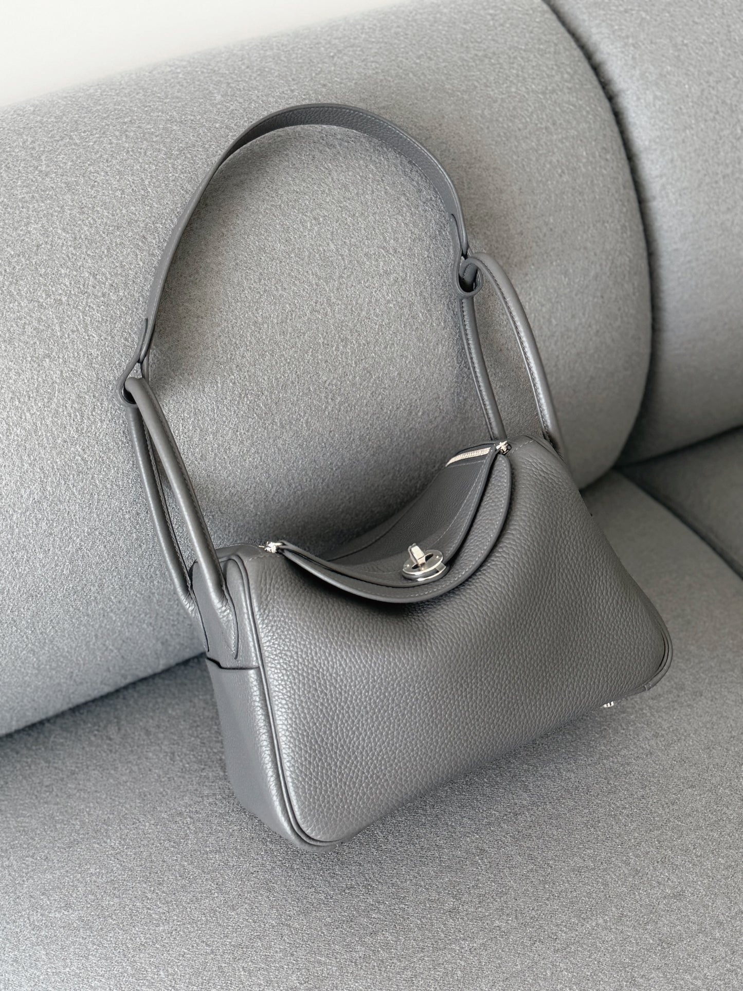 Hermès | Lindy 26 石板灰 銀釦 TC