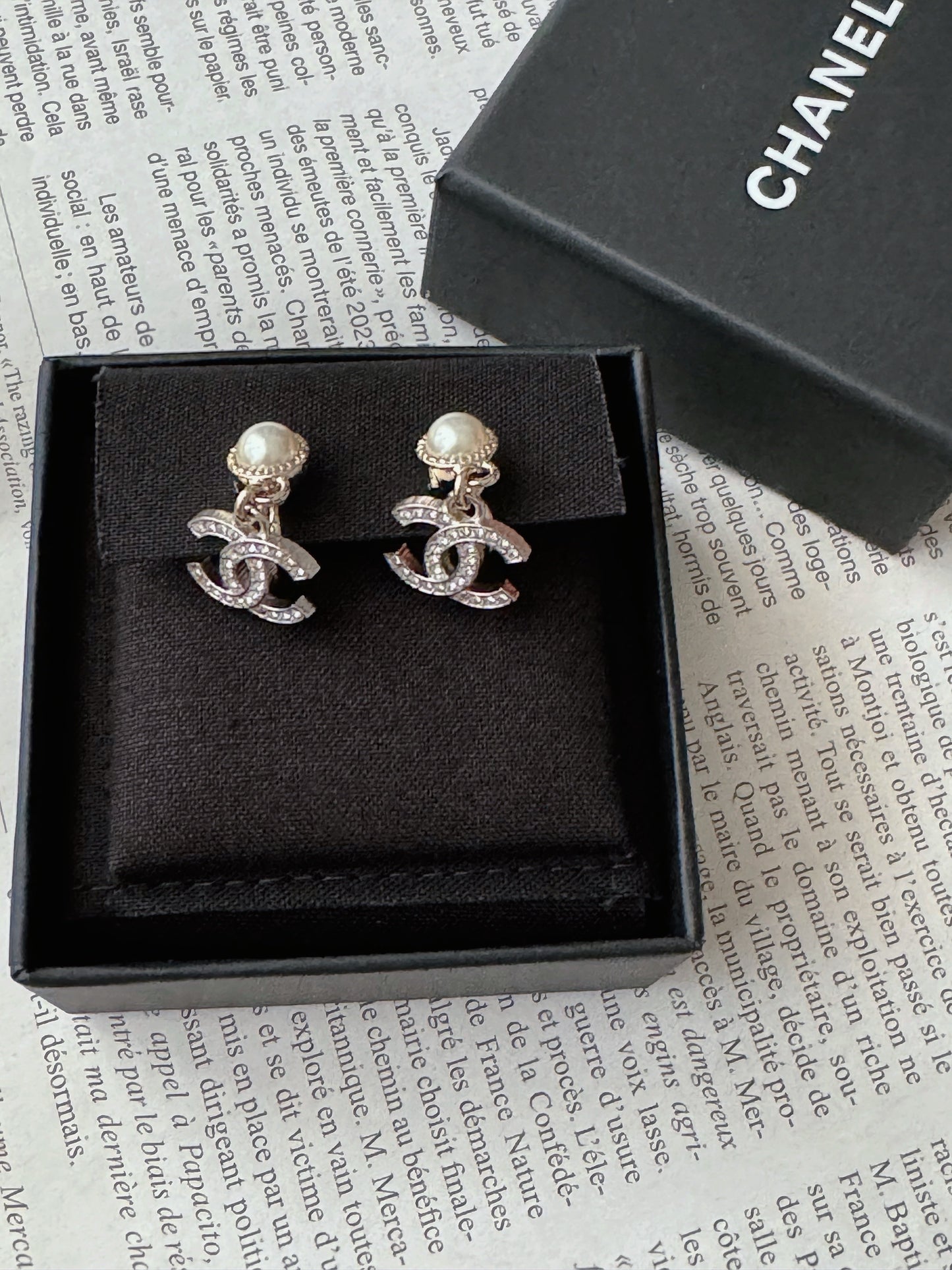 Chanel 珍珠垂墜雙c水鑽耳夾