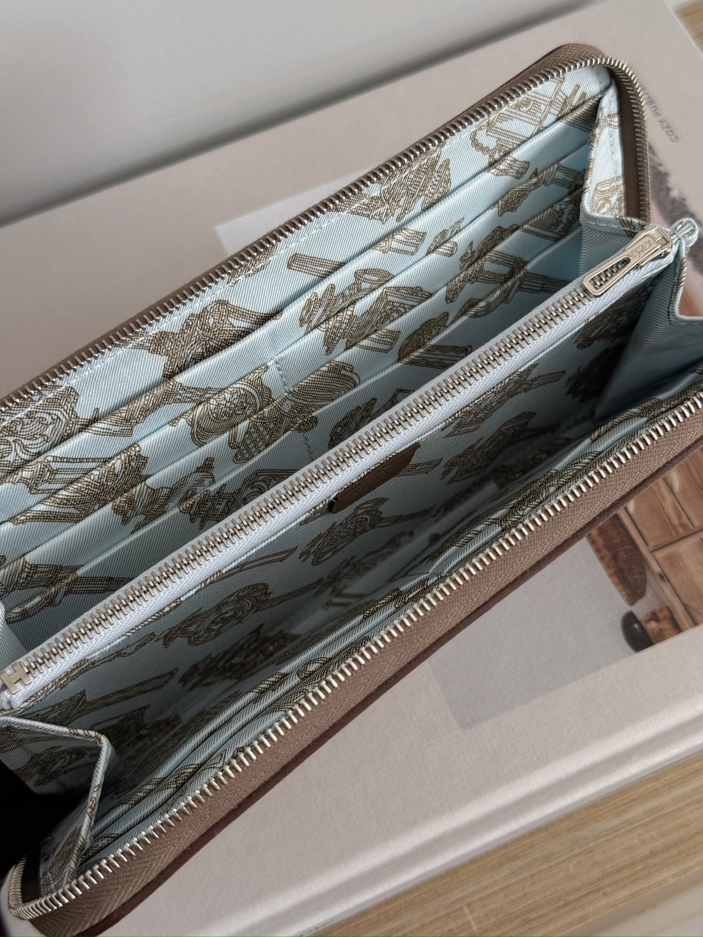 Hermès | 絲巾長夾 大象灰 X 湖水藍內裡