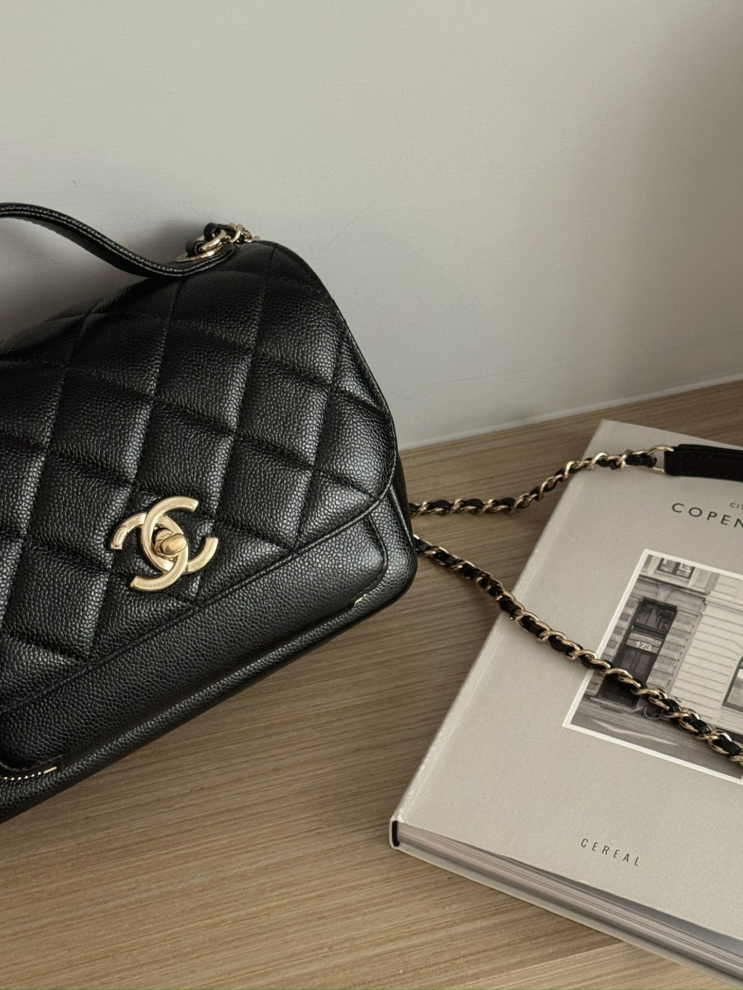 <S-99成新> Chanel | 郵差包 黑色 淡金釦
