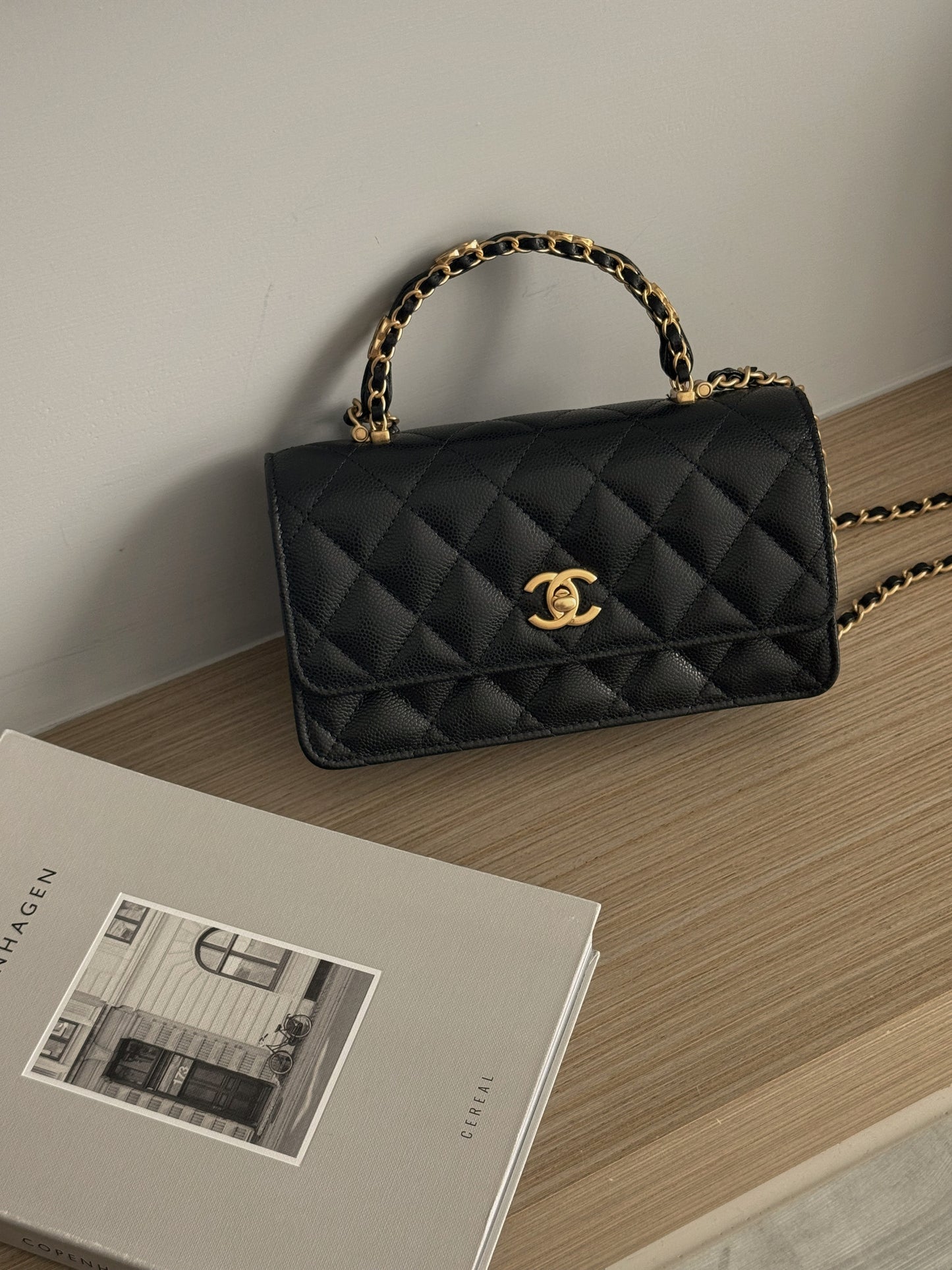 Chanel l 風琴手柄包 黑色金釦