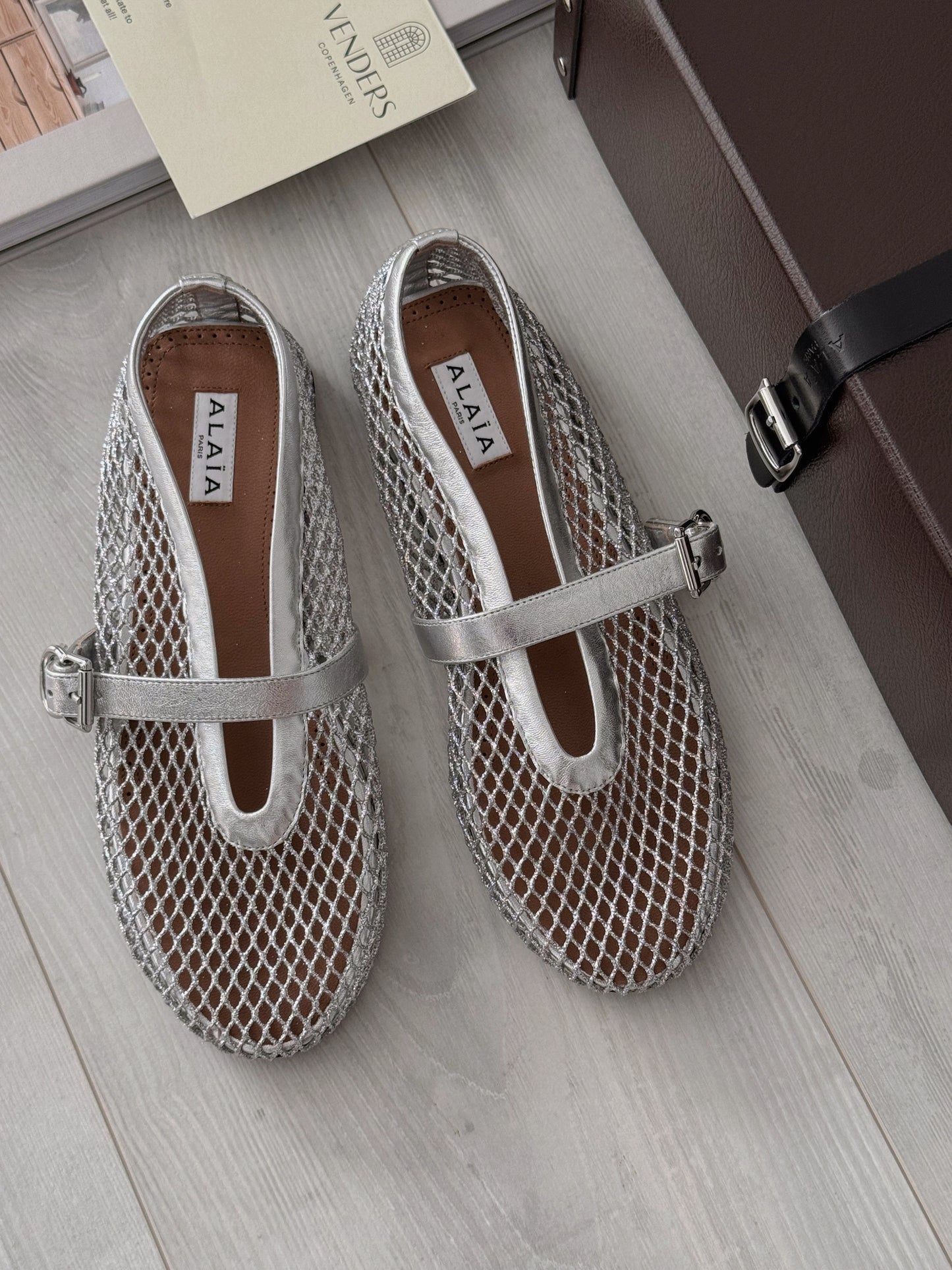 ALAÏA | BALLERINES EN RÉSILLE 銀色漁網鞋
