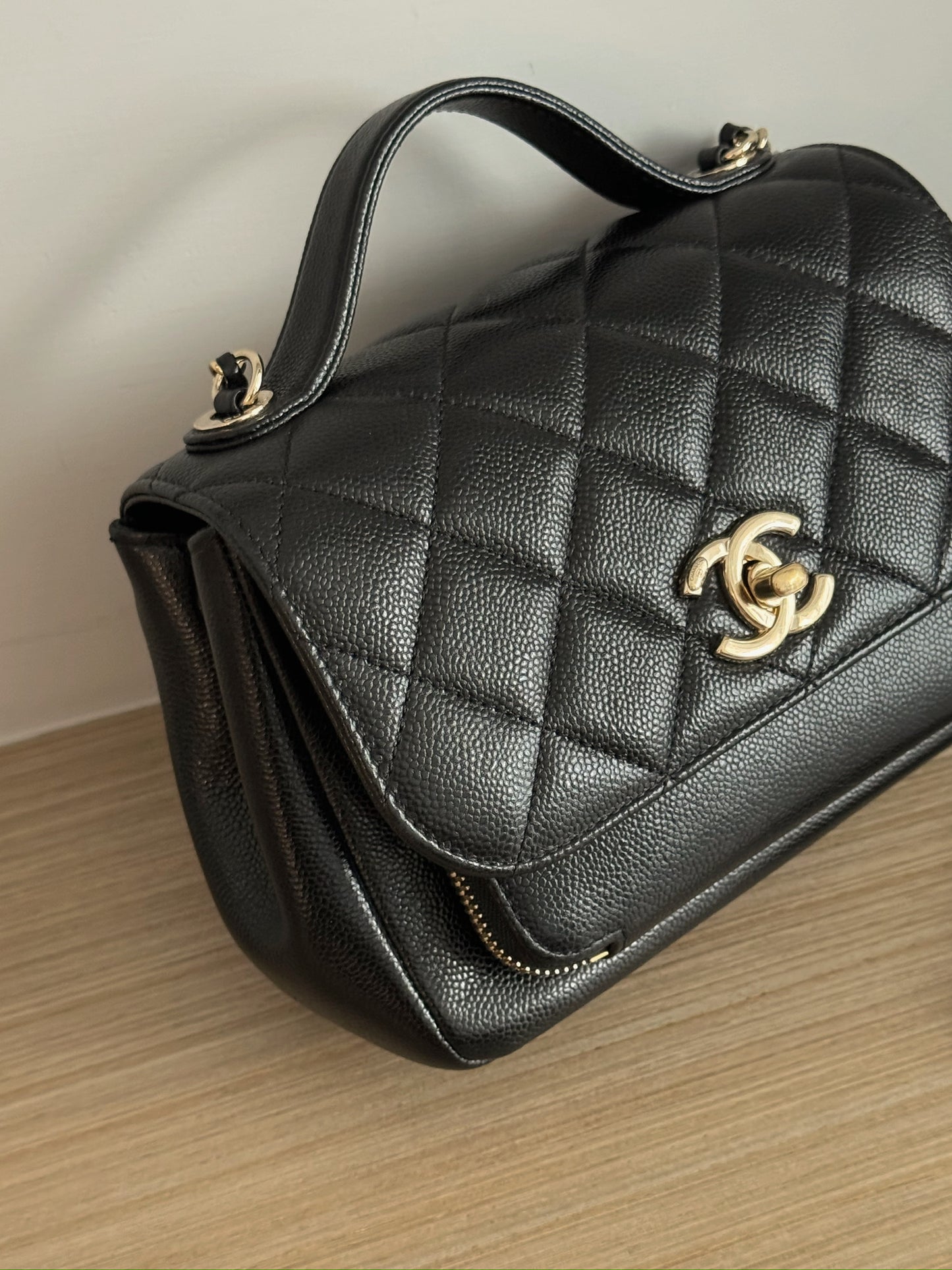 <S-99成新> Chanel | 郵差包 黑色 淡金釦