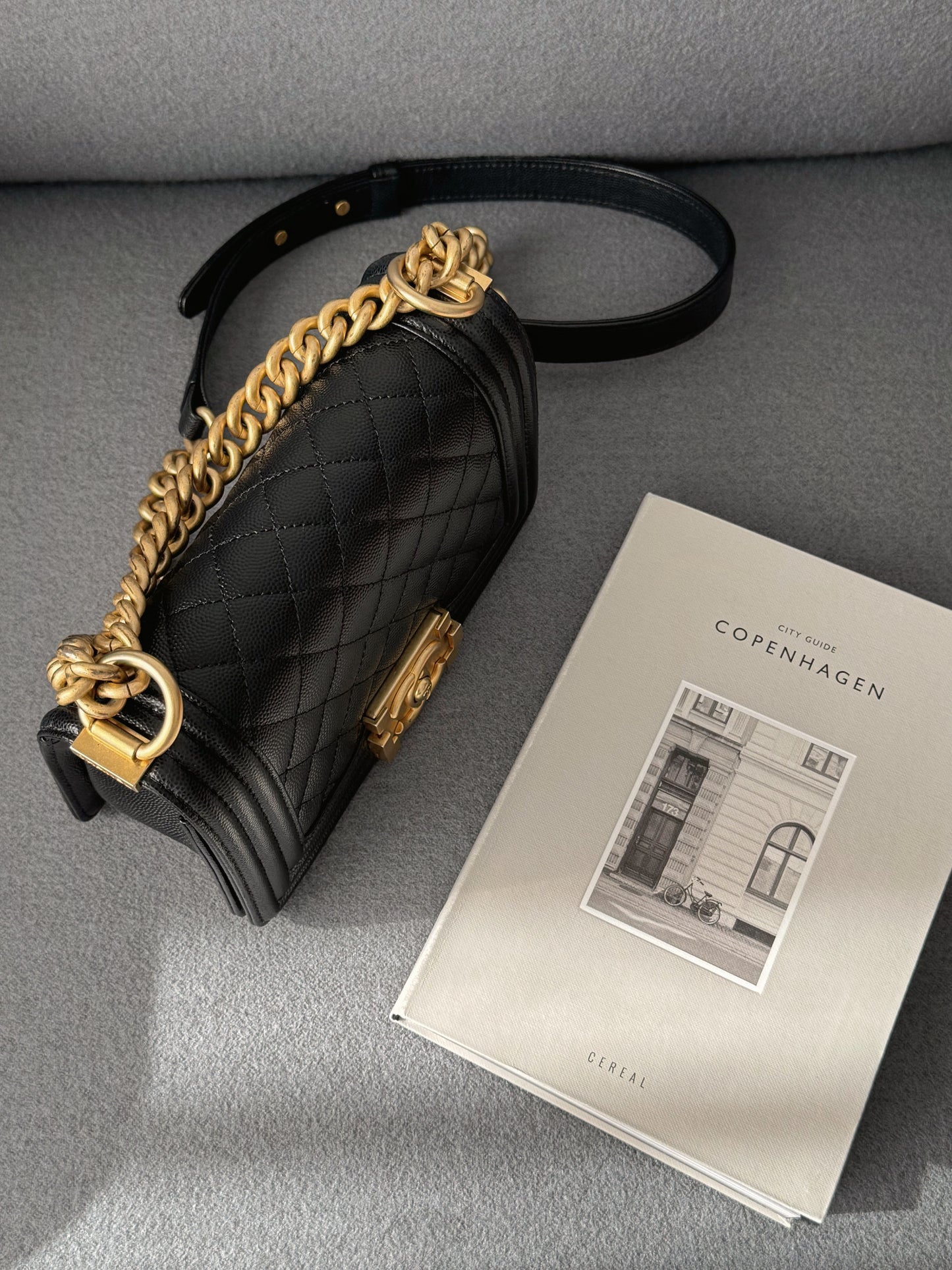 < S-99成新 > Chanel | Boy 20 黑色金釦