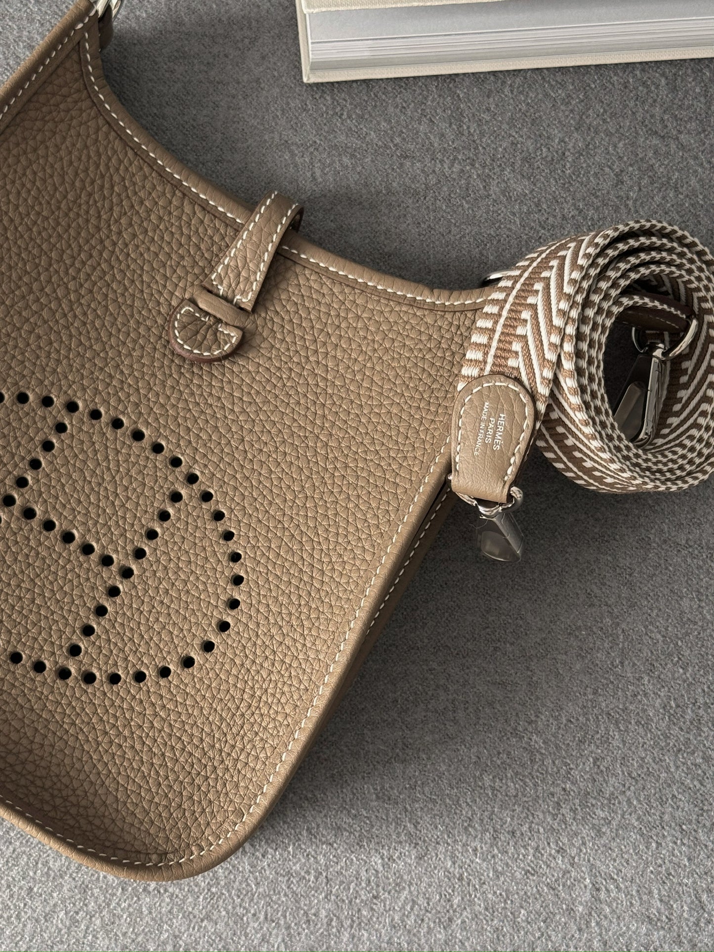 Hermès Mini Evelyne Etoupe 大象灰 編織背帶
