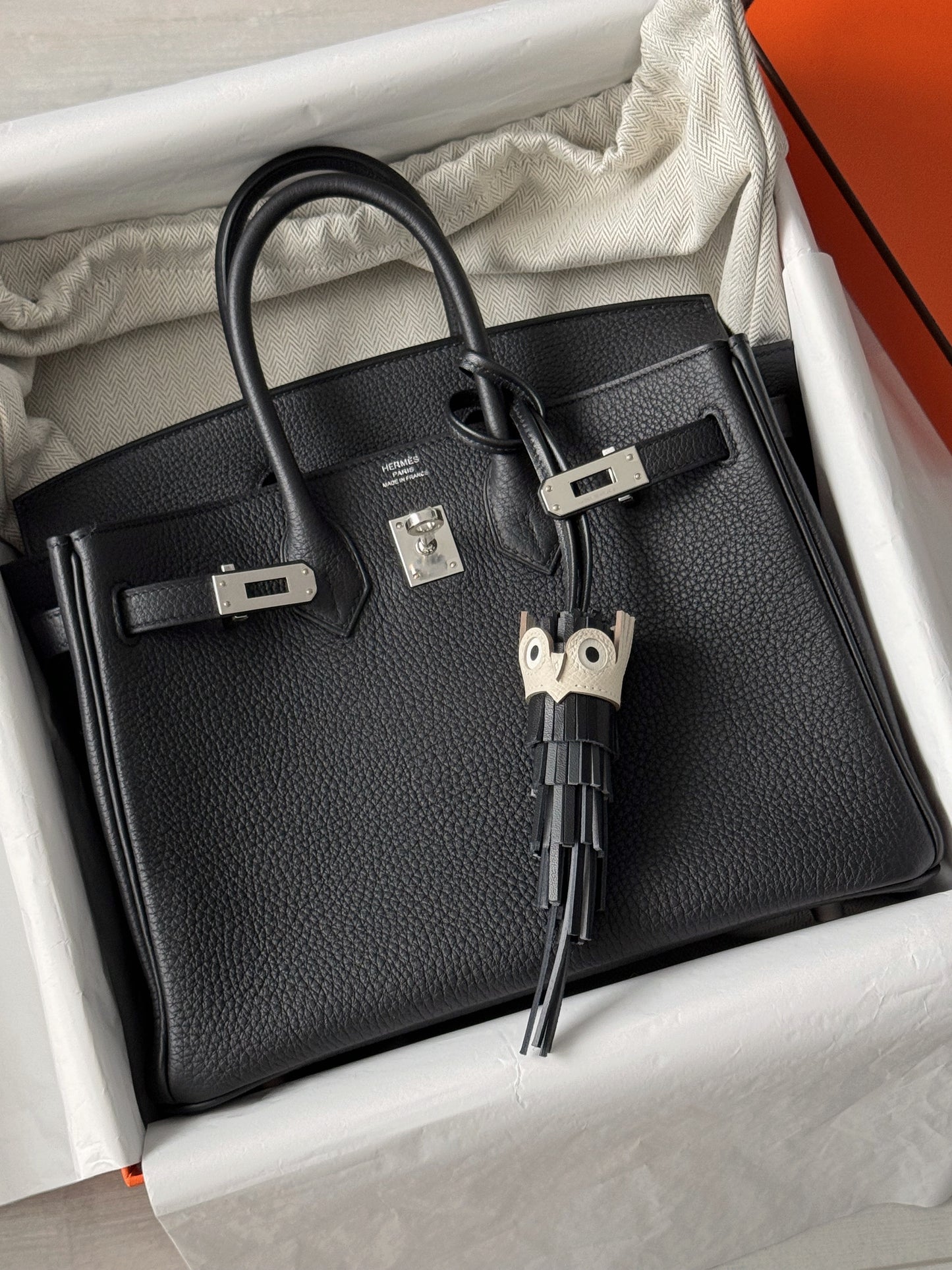 Hermès Chouette 貓頭鷹吊飾 黑色拚奶昔白