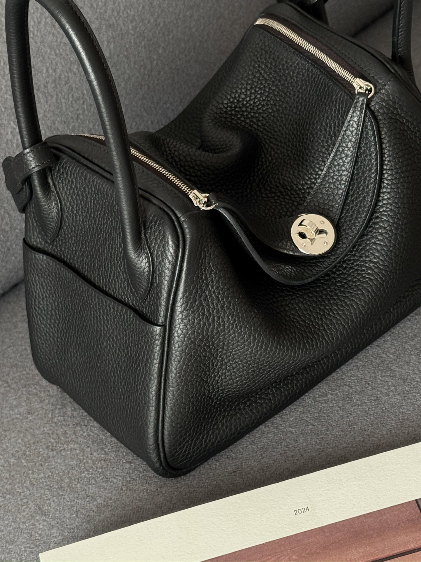 < S-99成新 > Hermès | Lindy 26 黑色 銀釦