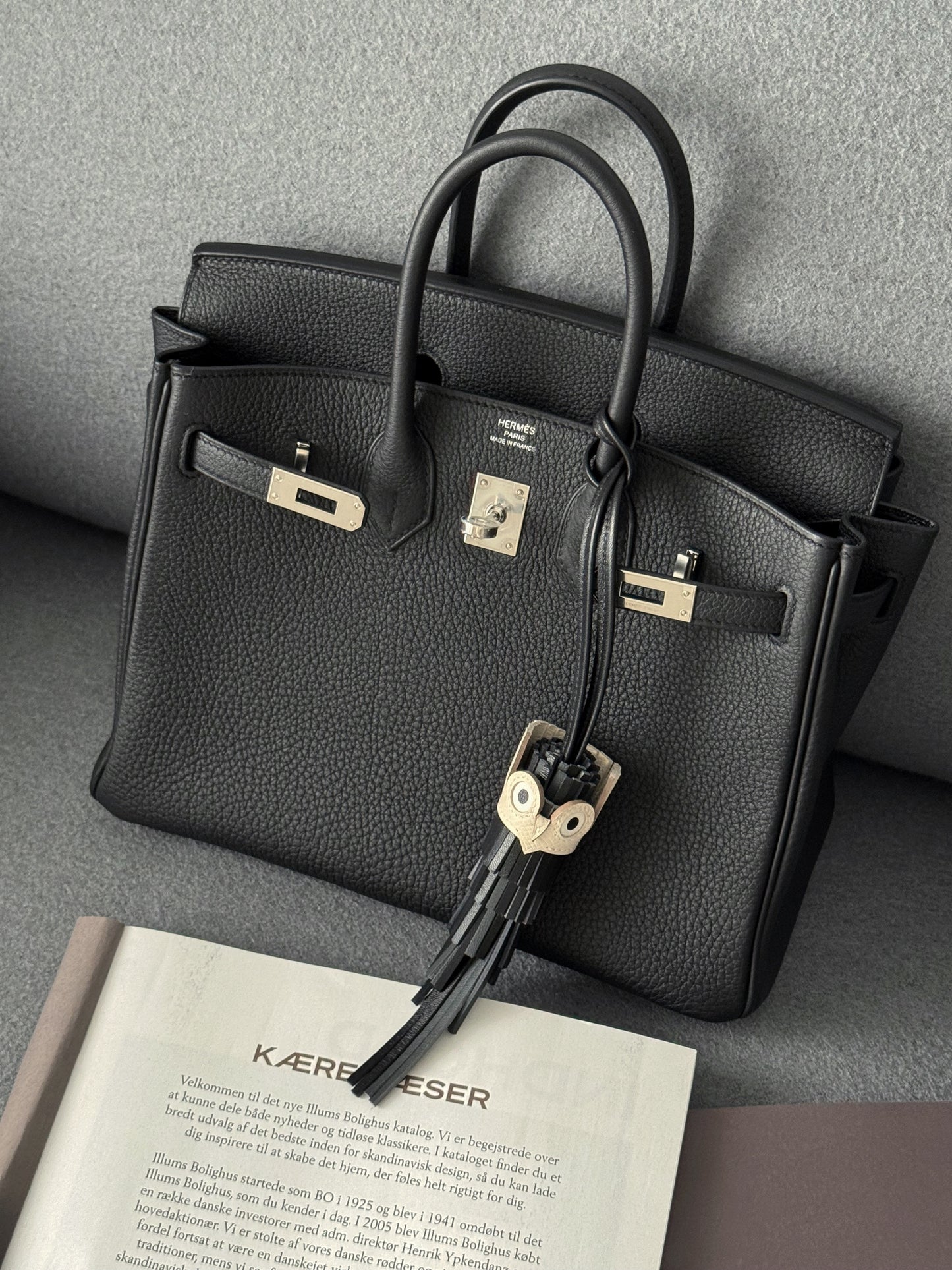 Hermès Chouette 貓頭鷹吊飾 黑色拚奶昔白
