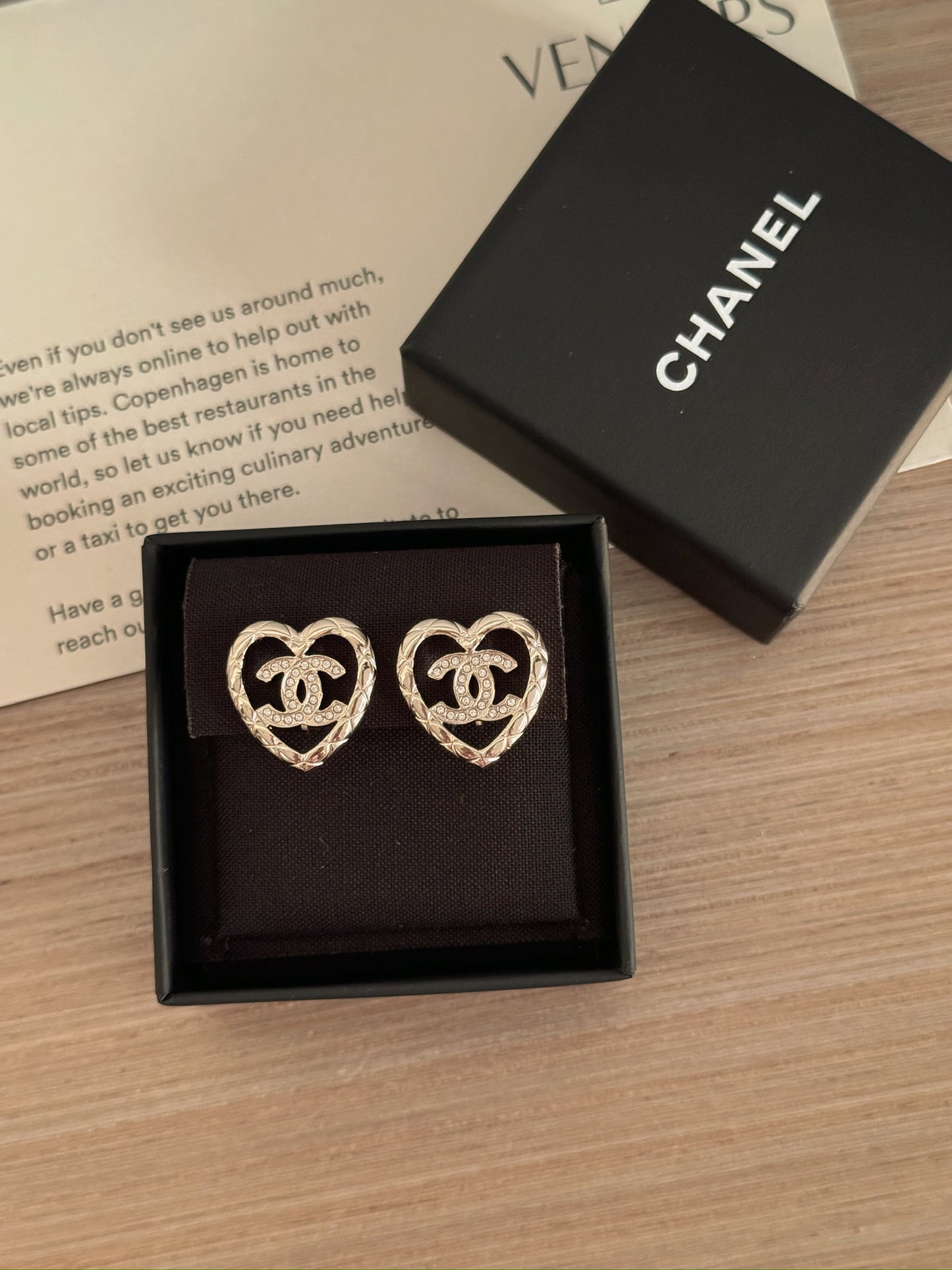 Chanel 愛心水鑽菱格紋耳夾