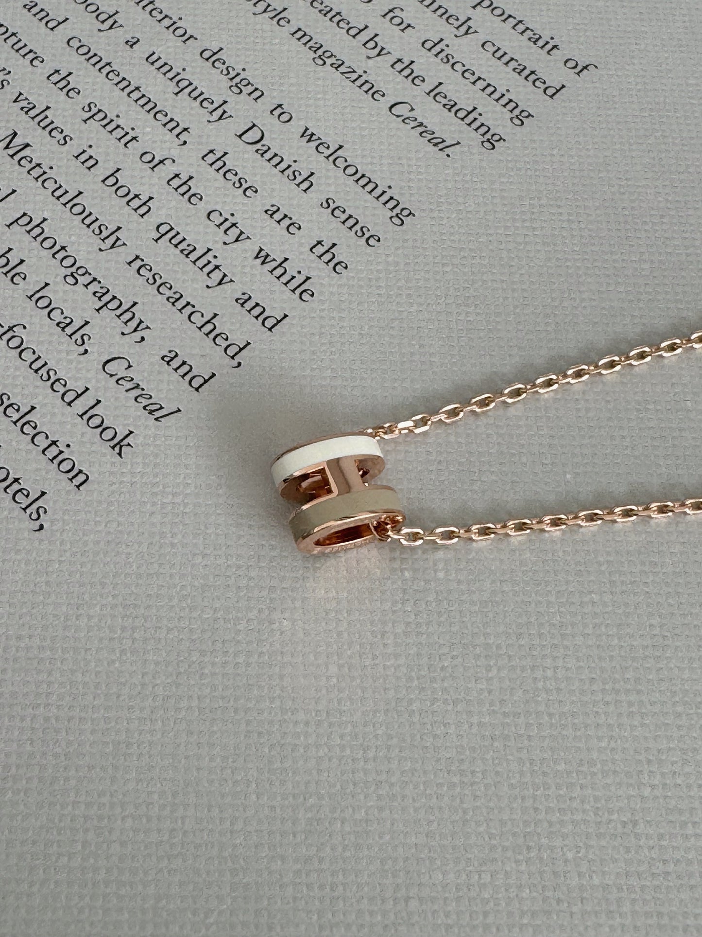 Hermès l Mini Pop H 奶茶拼白色 玫瑰金鏈