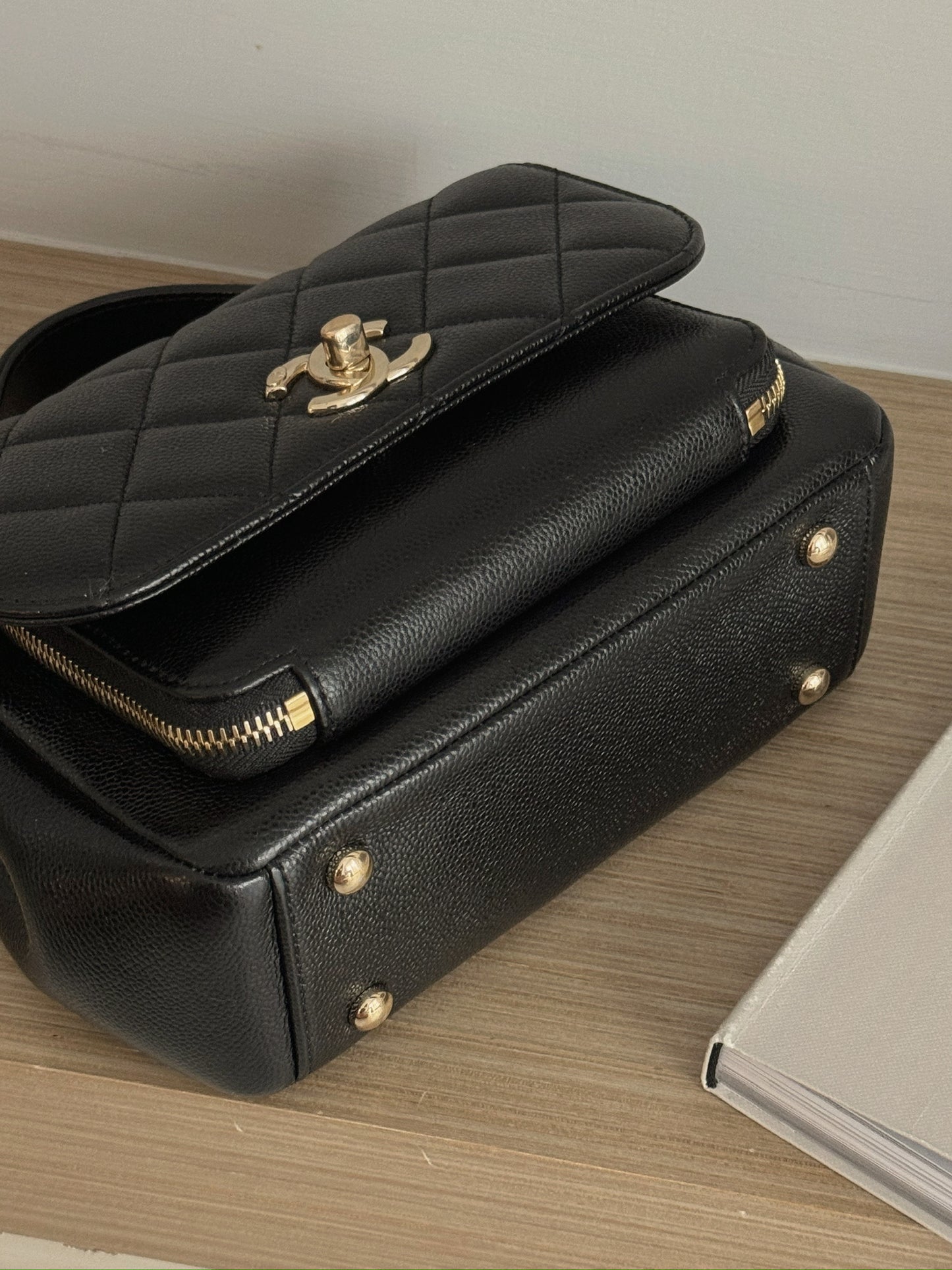 <S-99成新> Chanel | 郵差包 黑色 淡金釦