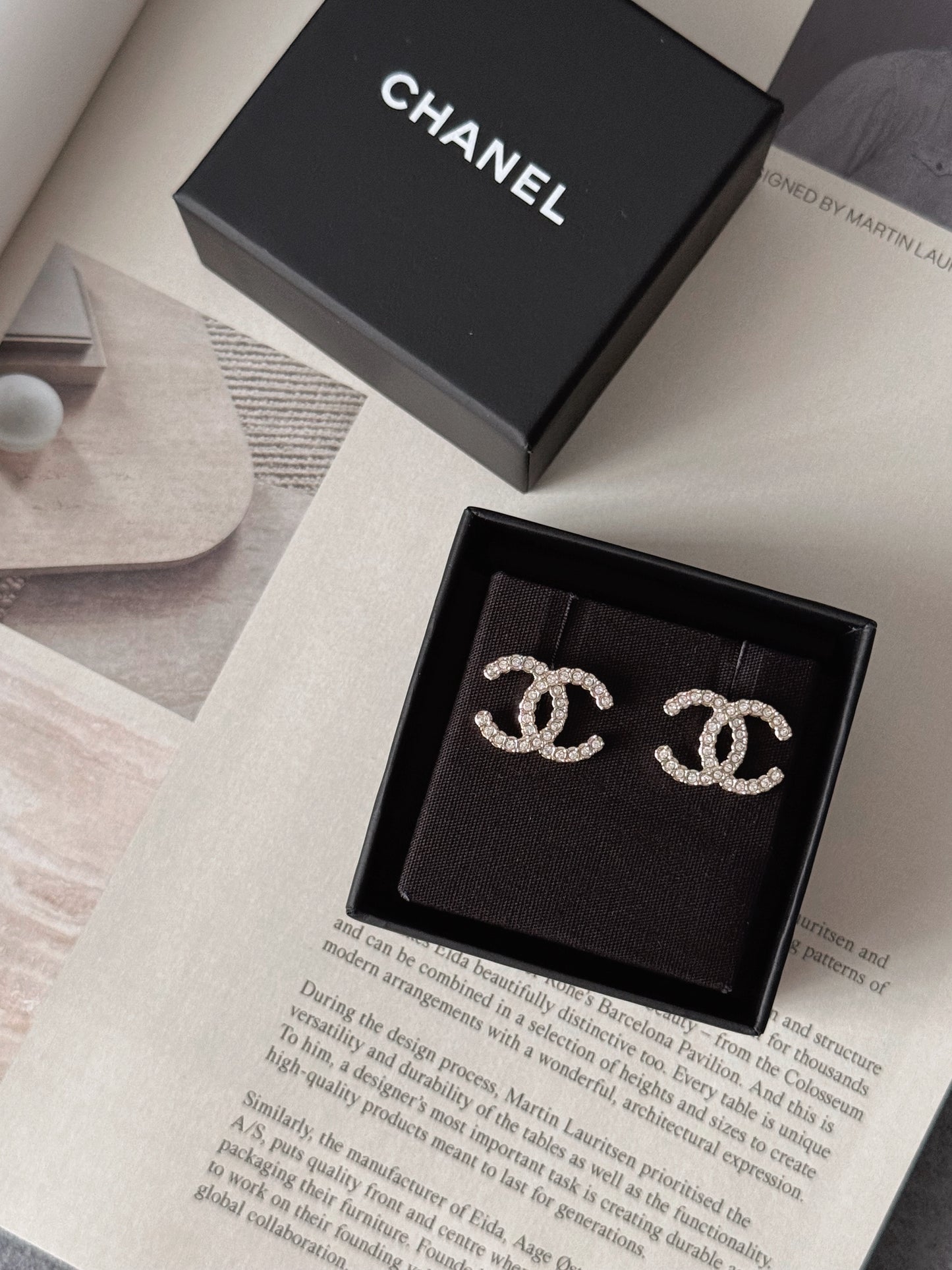 Chanel 經典全水鑽雙C Logo 耳環