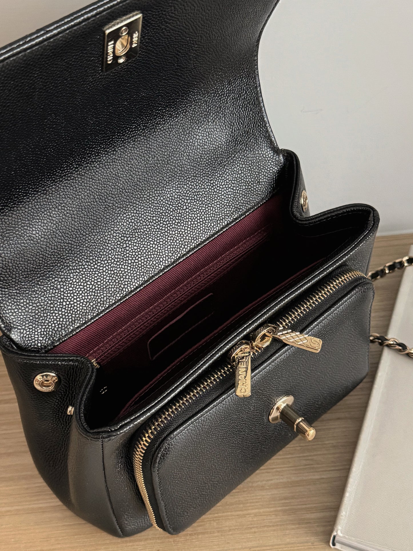 <S-99成新> Chanel | 郵差包 黑色 淡金釦