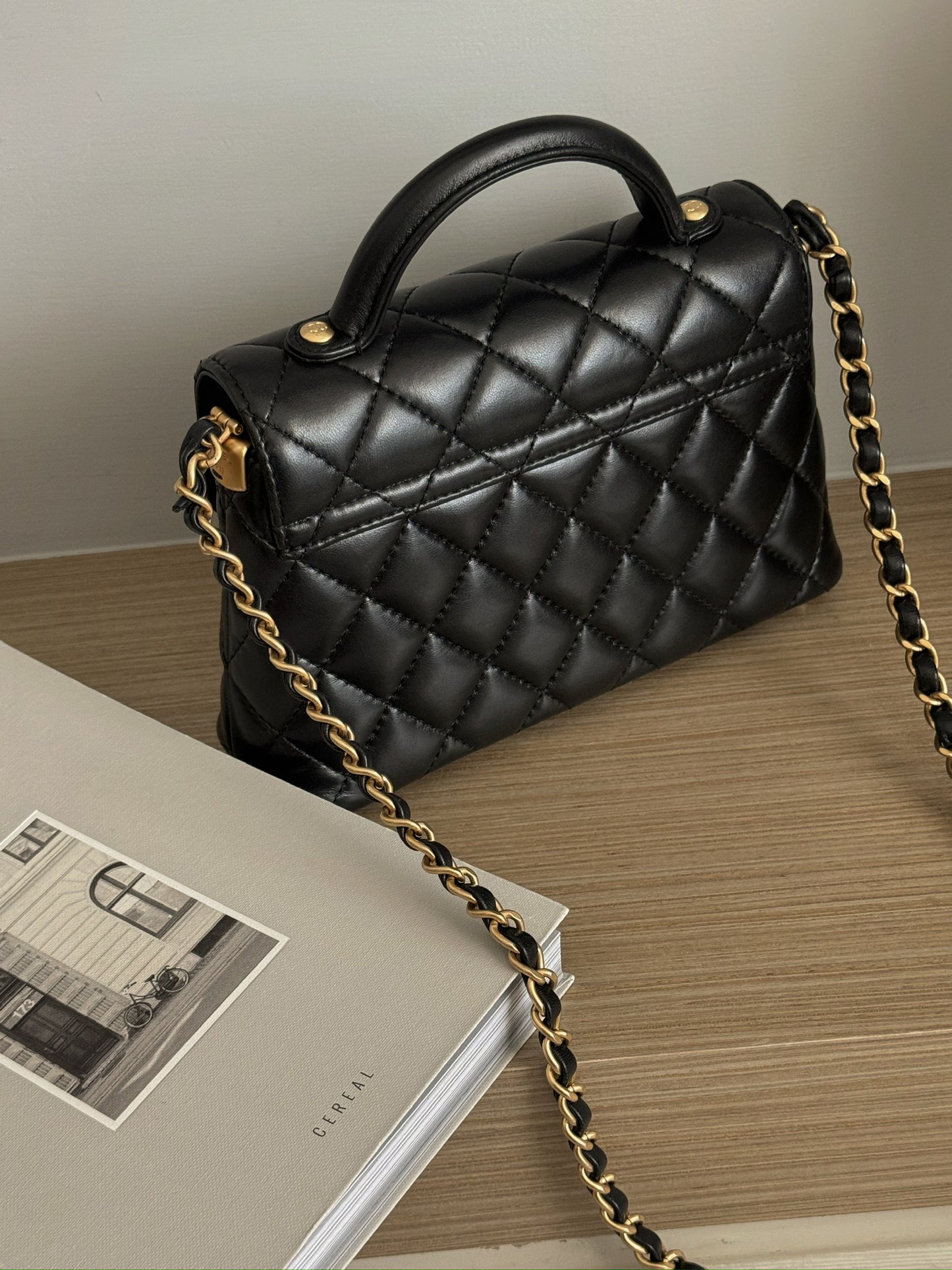 Chanel | 25P Kelly 手柄小羊皮金釦