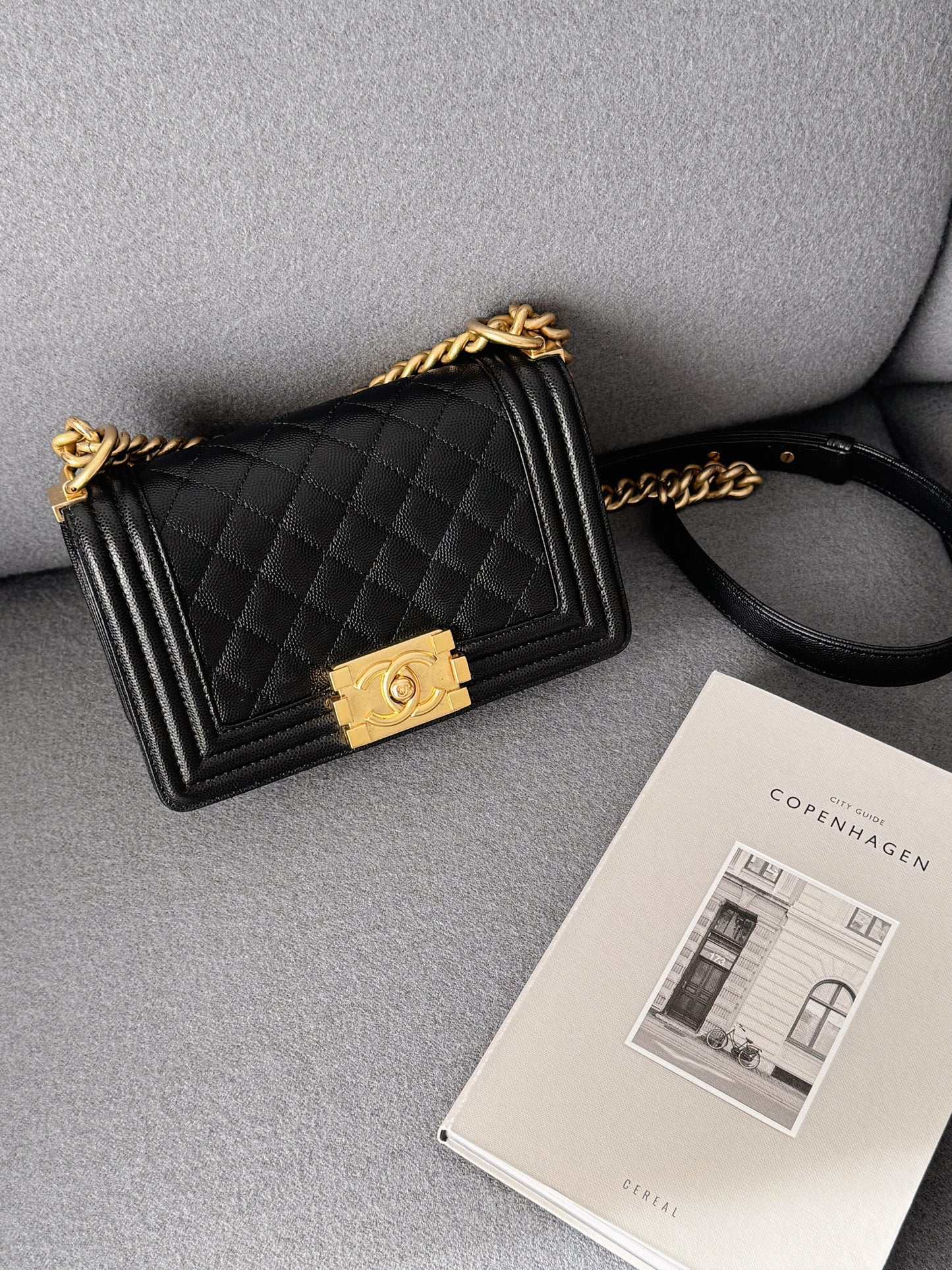 < S-99成新 > Chanel | Boy 20 黑色金釦