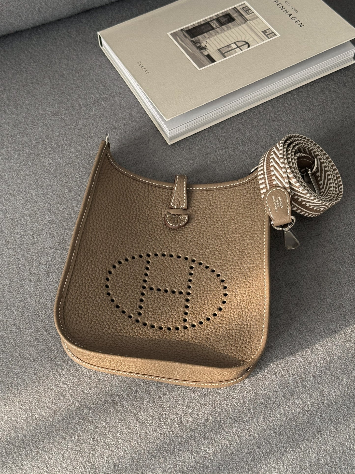 Hermès Mini Evelyne Etoupe 大象灰 編織背帶