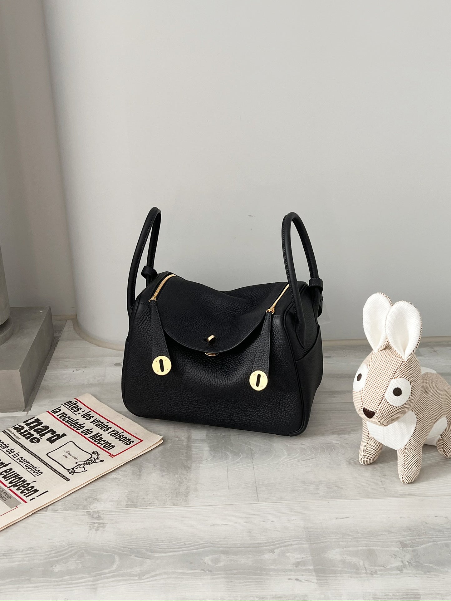 Hermès Lindy 26 黑色金釦