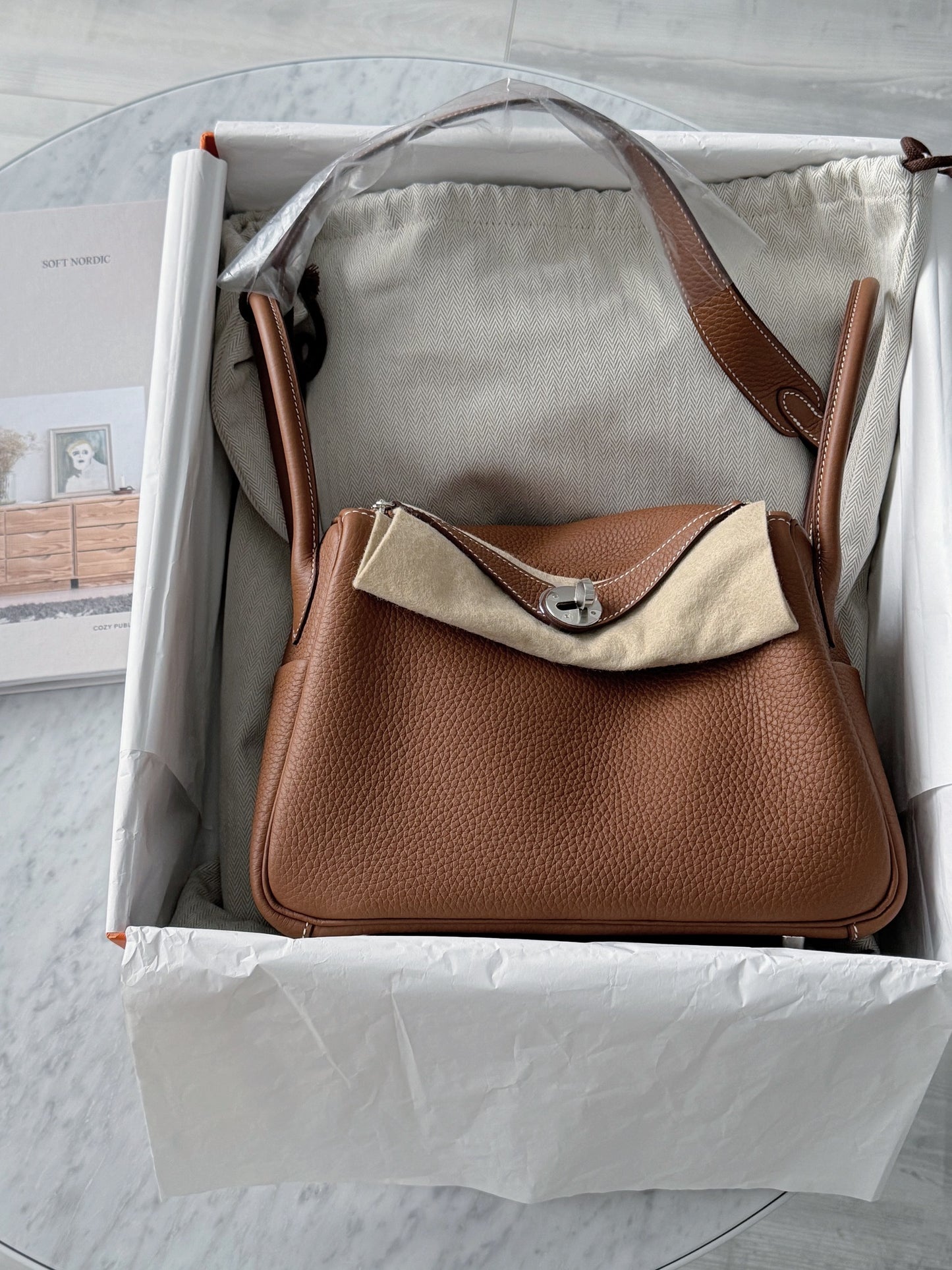 Hermès Lindy 26 金棕銀釦