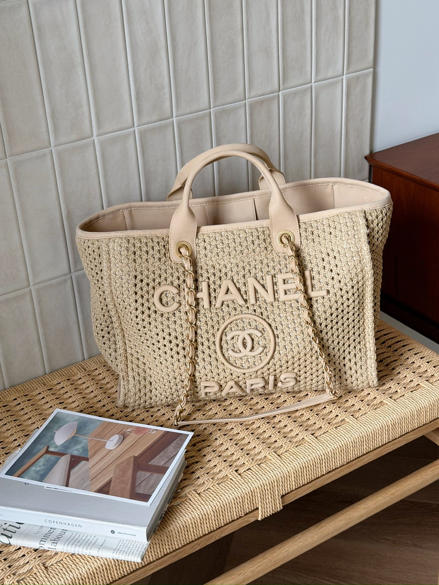 Chanel | 沙灘包 草編編織 小牛麂皮與金色金屬米