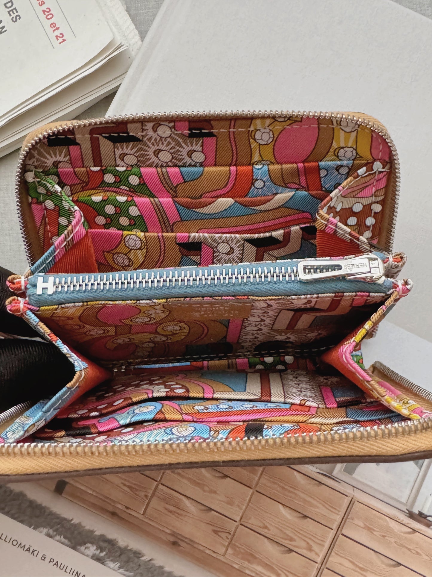 Hermès 絲巾短夾 芝麻色 x 糖果幾何