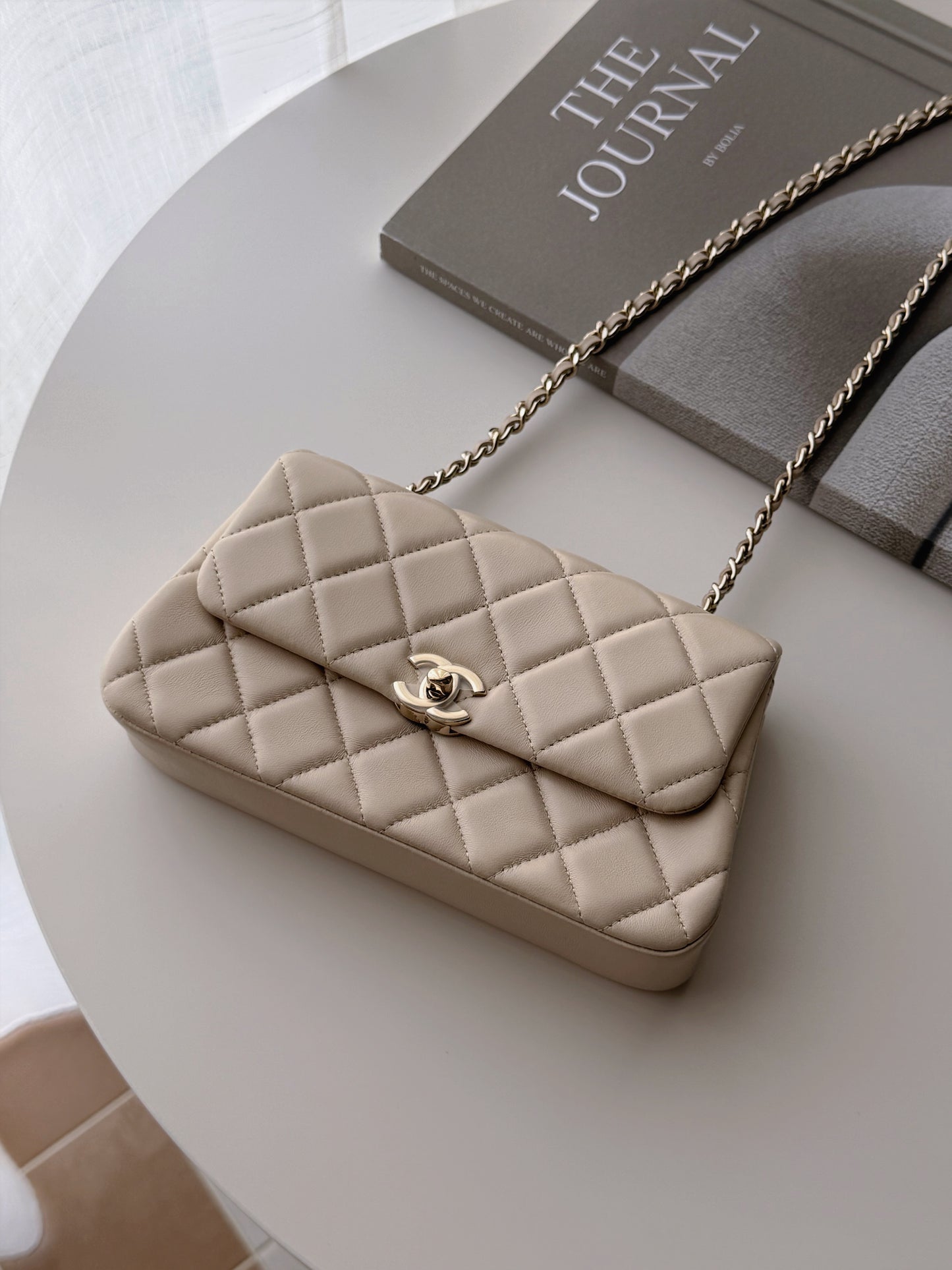 <S-99成新> Chanel | 25S 口蓋包 奶茶色