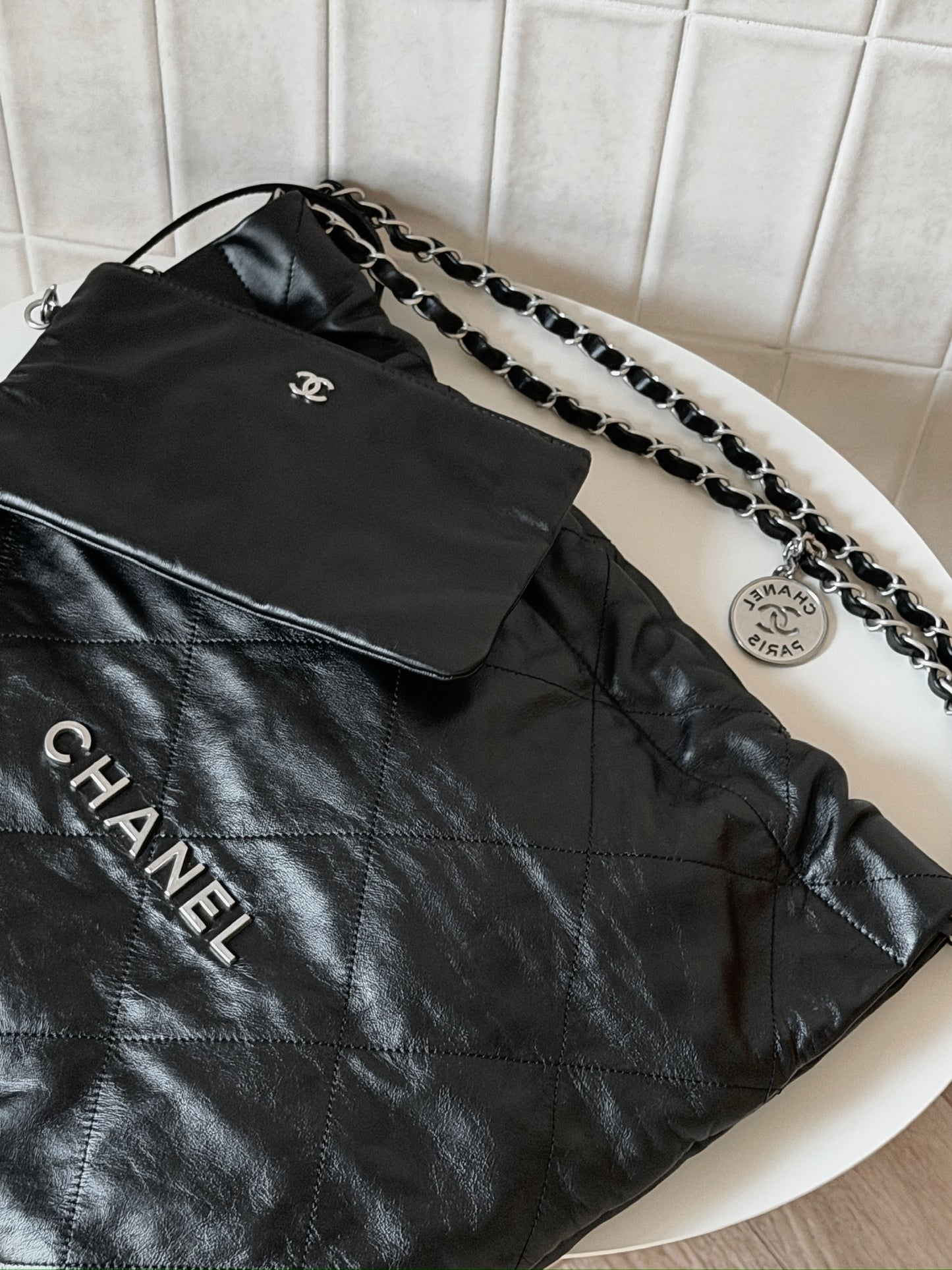 <S - 99成新> Chanel | 22 Bag 黑色 銀釦 Medium Size