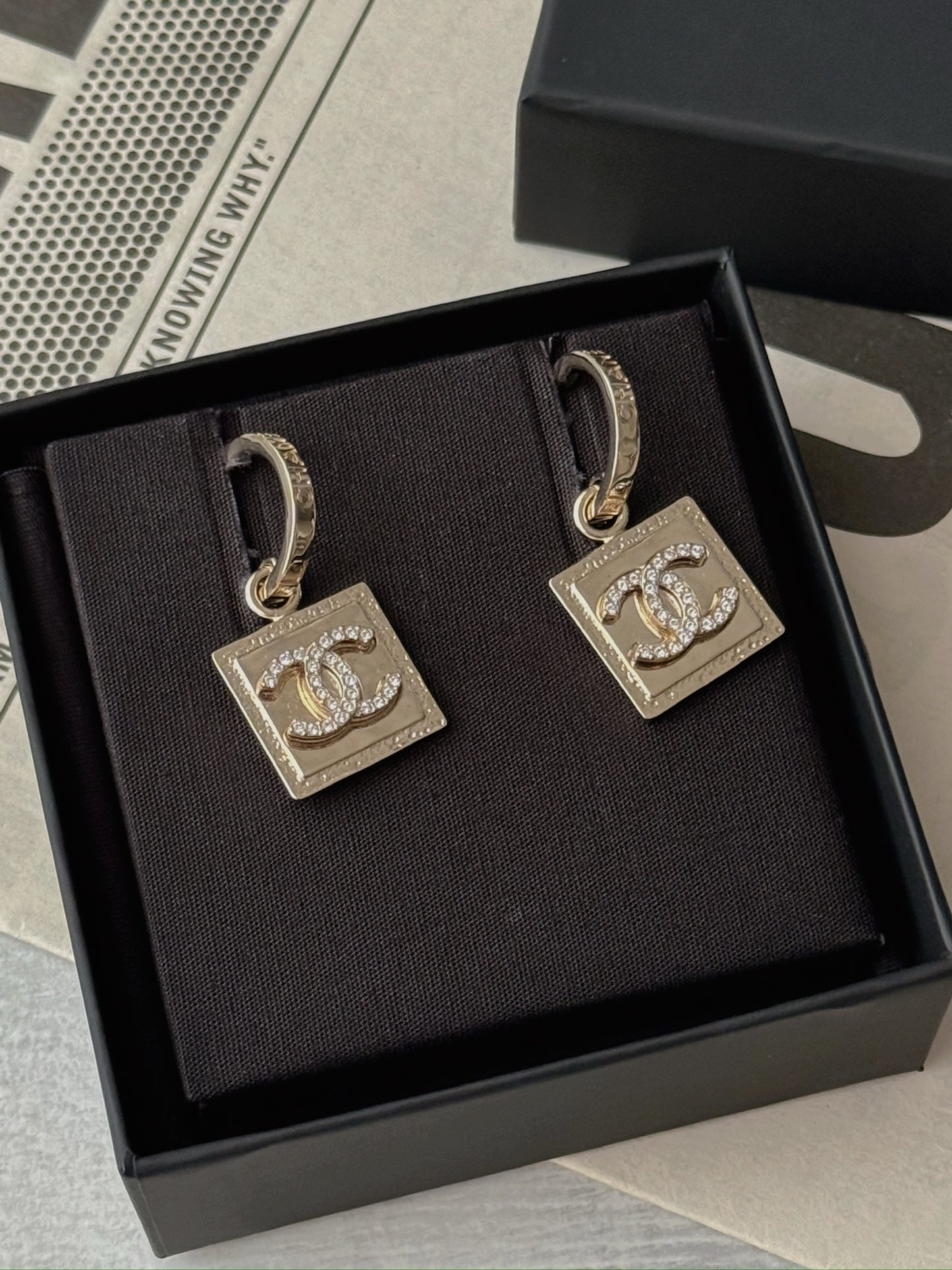 Chanel 垂墜款方糖耳環