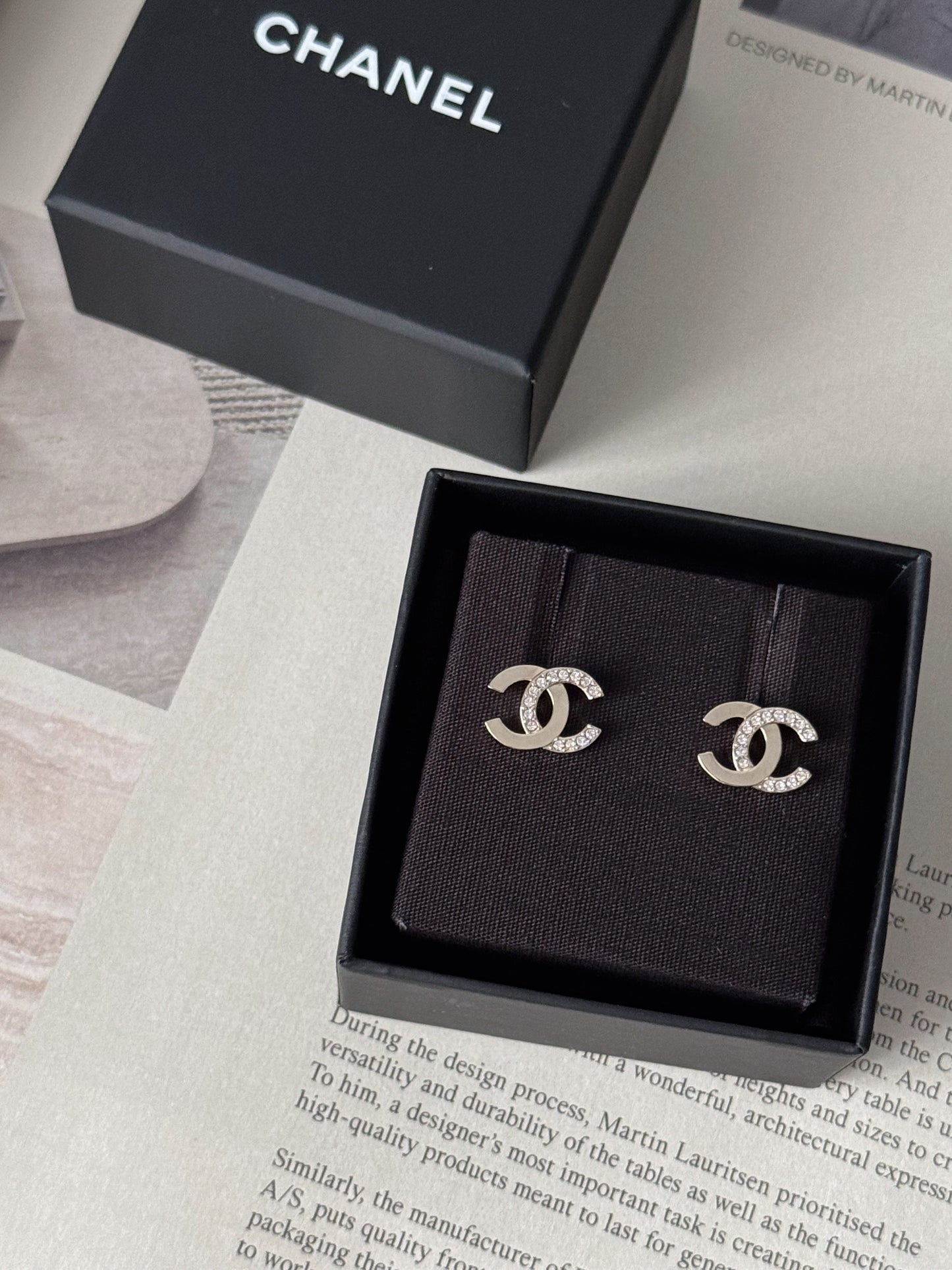 Chanel 銀色雙C拼接水鑽耳環