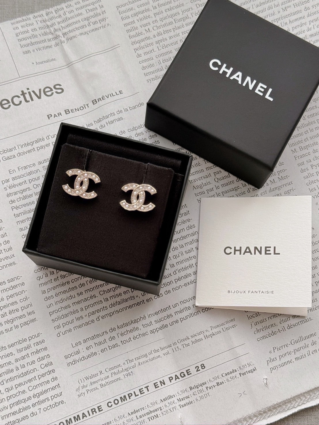 Chanel 經典雙C Logo 珍珠水鑽耳環