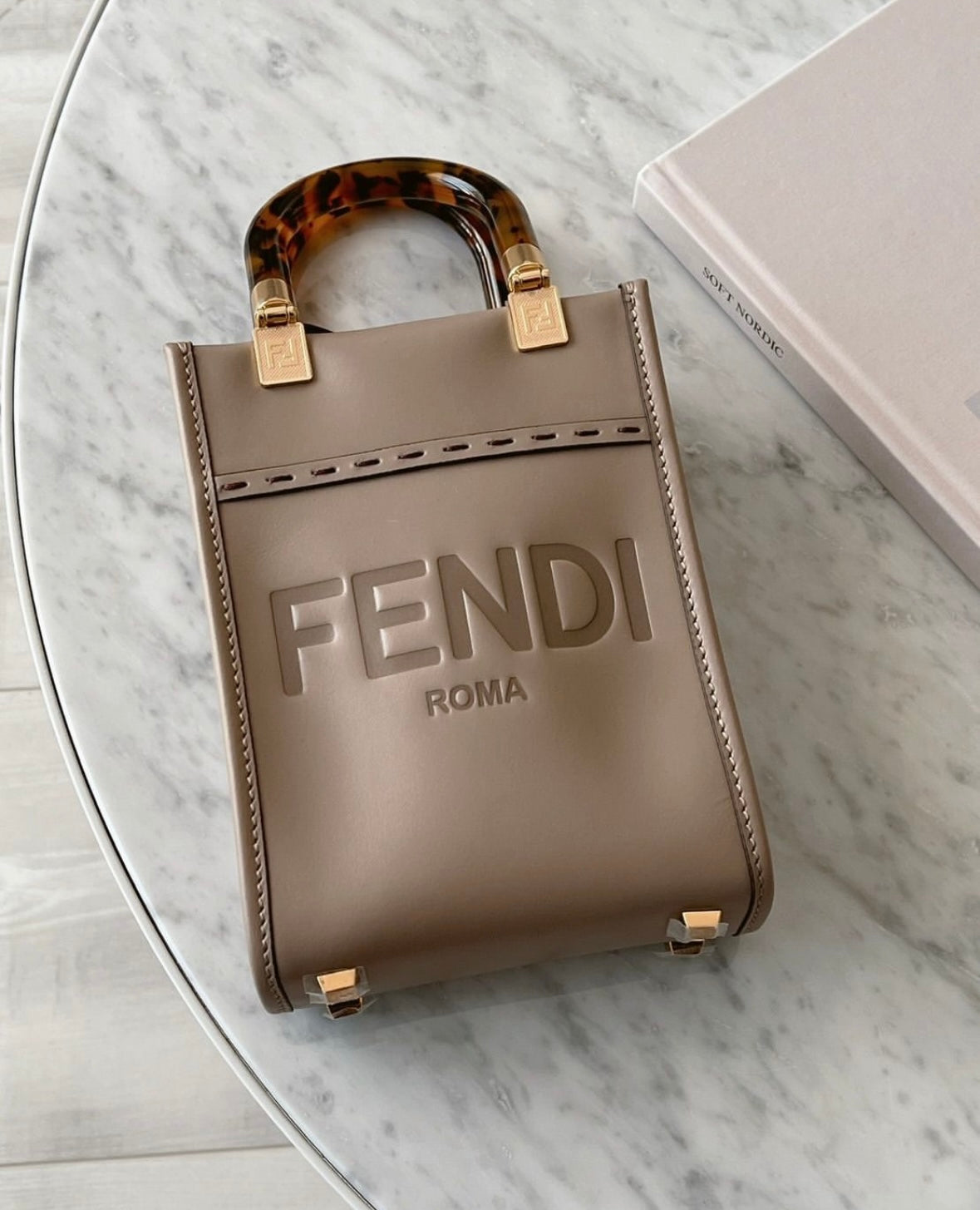Fendi Mini Tote 奶茶色玳瑁手柄包