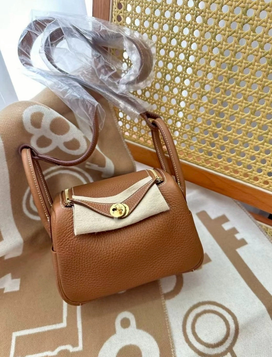 <S - 99成新> Hermès | Mini Lindy 金棕色 金釦