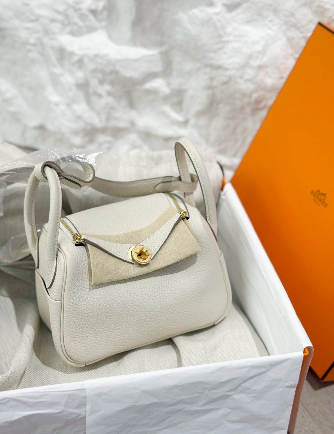 Hermès | Mini Lindy 奶昔白 金釦