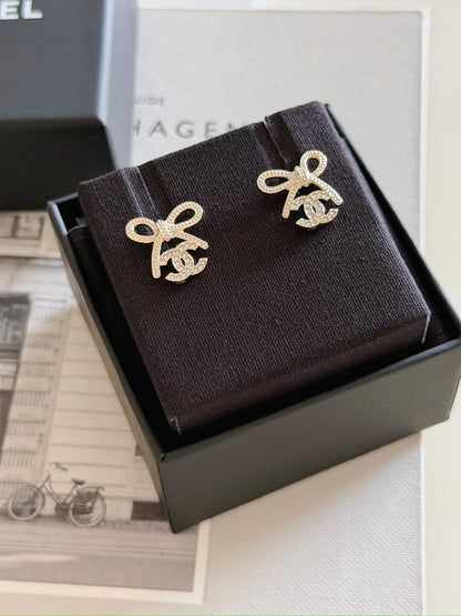 Chanel | 25K 蝴蝶結雙C耳環 淡金色