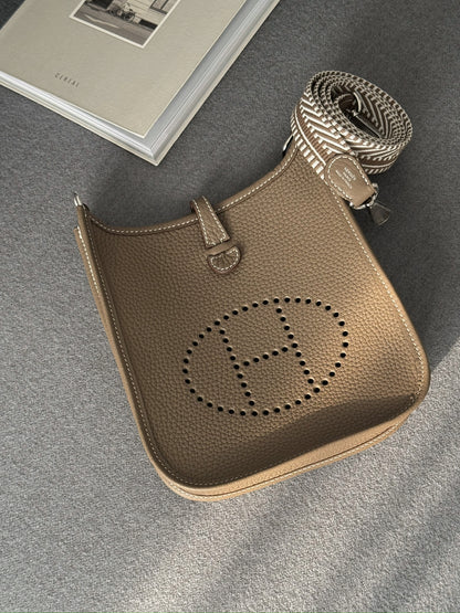 Hermès Mini Evelyne Etoupe 大象灰 編織背帶