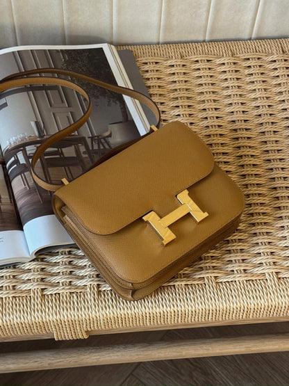 🦤<S - 99成新> Hermès | Mini Constance 芝麻色 金釦