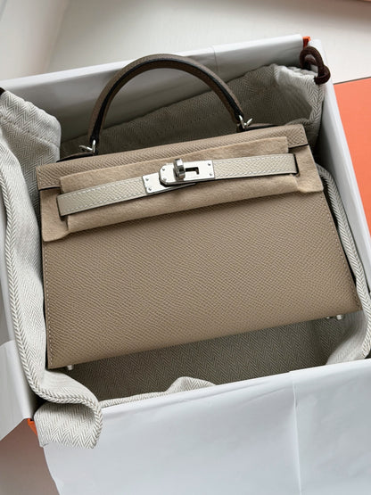 Hermès | Mini Kelly II Trench 風衣灰 × Craie 奶昔白 × Etoupe 大象灰 銀釦 Epsom