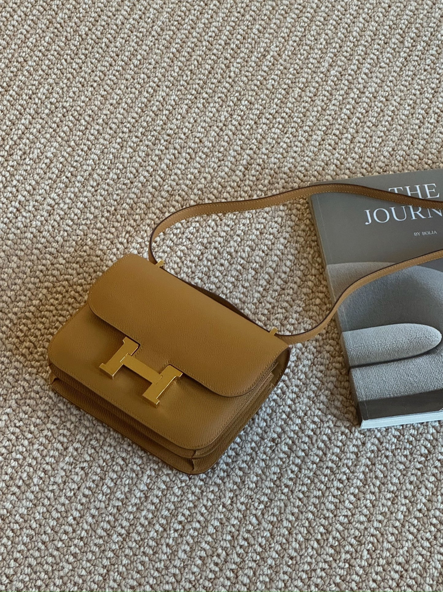 🦤<S - 99成新> Hermès | Mini Constance 芝麻色 金釦