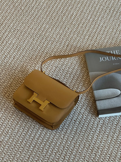 🦤<S - 99成新> Hermès | Mini Constance 芝麻色 金釦
