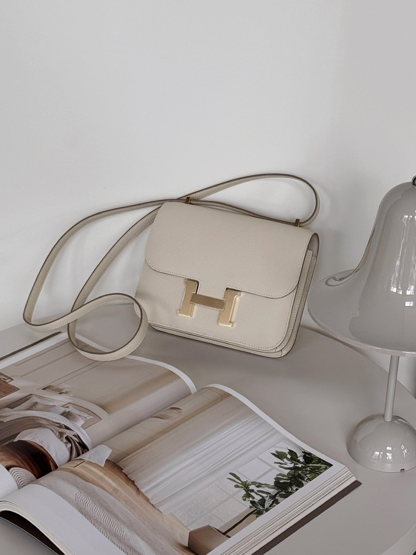 Hermès | Mini Constance 奶昔白 淡金釦