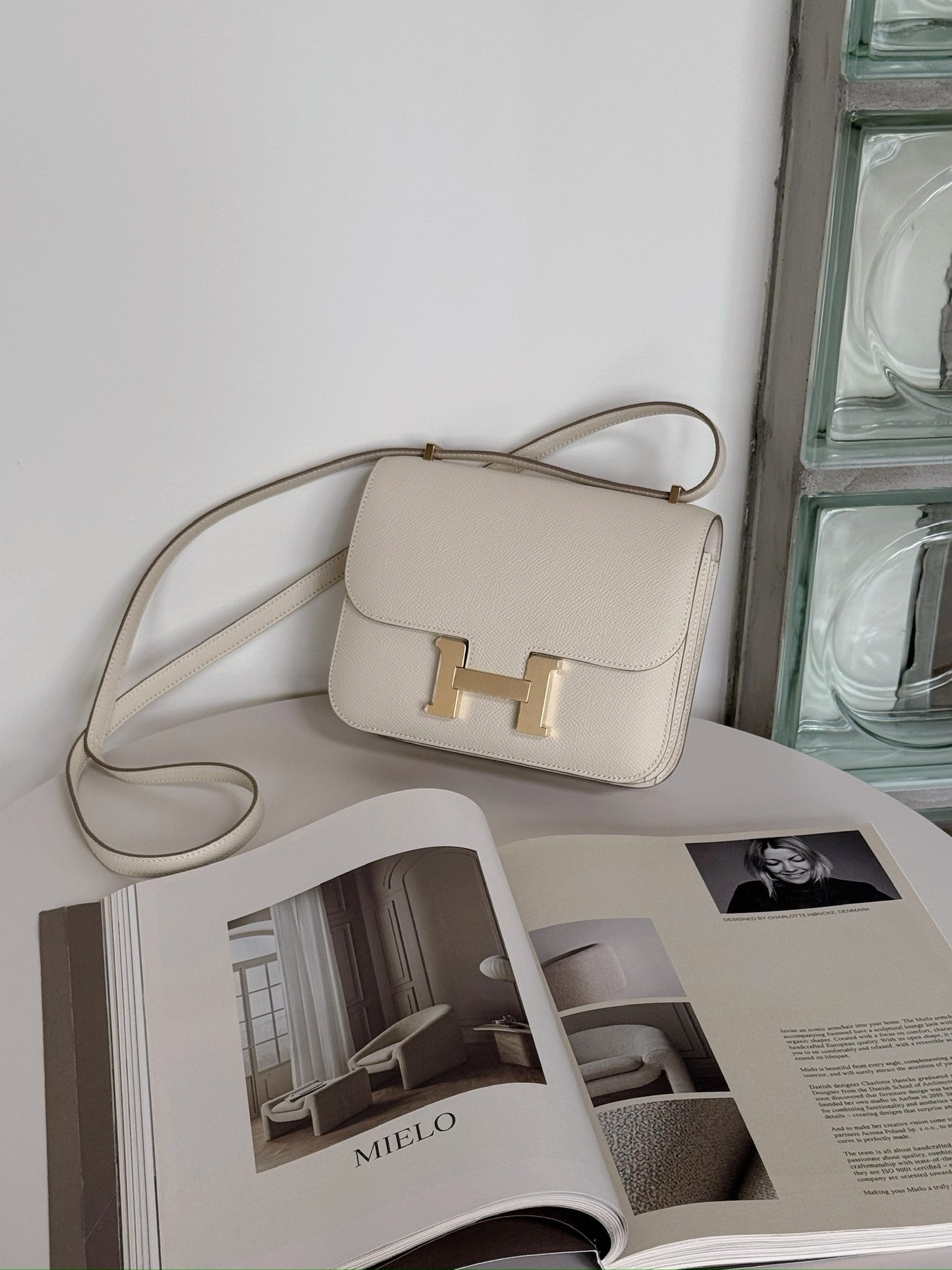 Hermès | Mini Constance 奶昔白 淡金釦