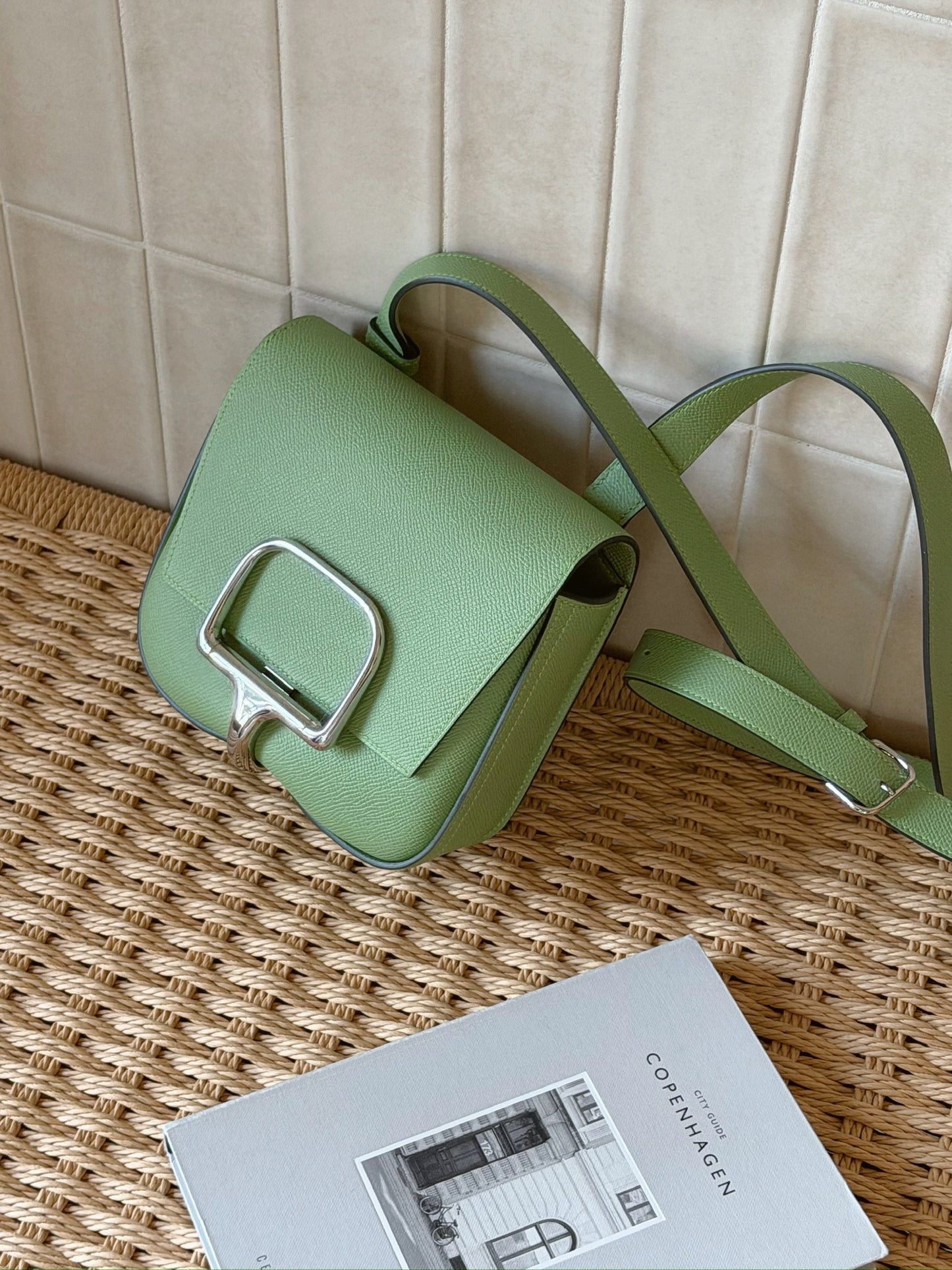 <S - 99成新> Hermès | Della 屁股包 牛油果綠 銀釦