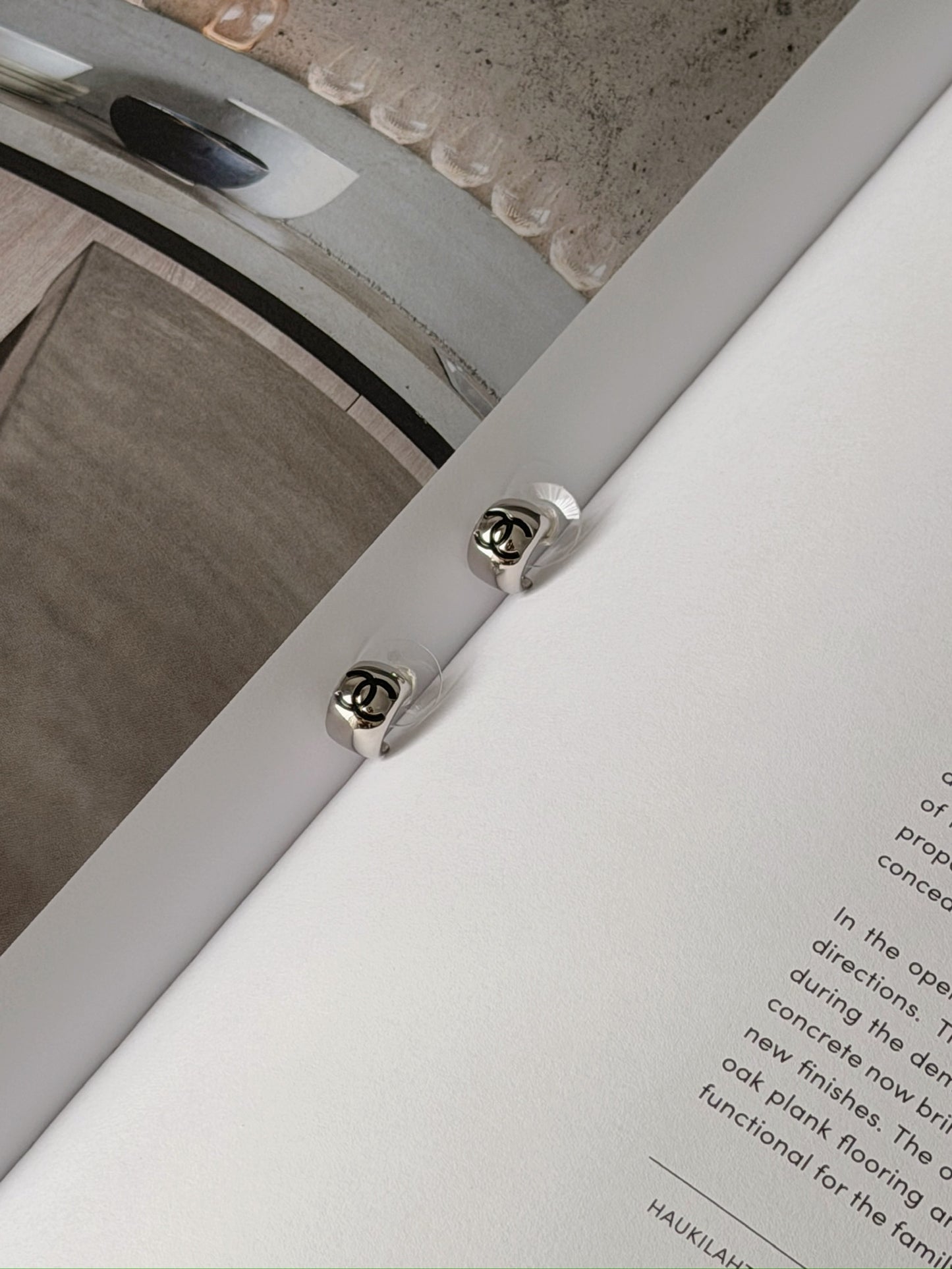 Chanel | 雙C 半月銀色耳環