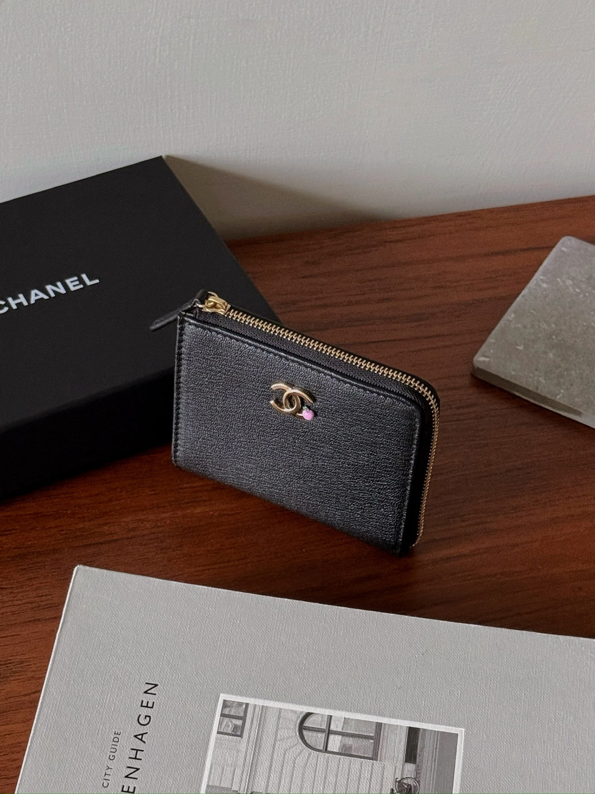 Chanel | 方形拉鍊錢包 淡金釦 x 小蘋果