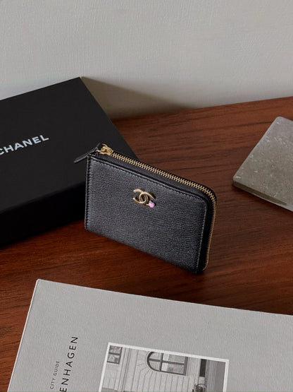 Chanel | 方形拉鍊錢包 淡金釦 x 小蘋果