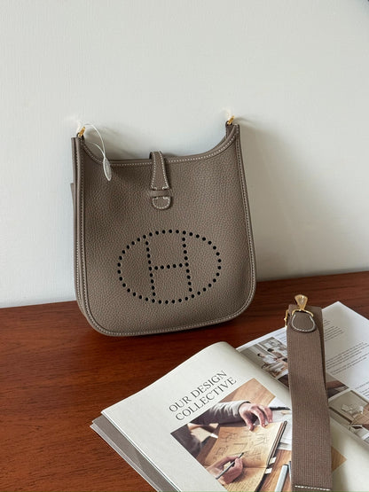 Hermès | Evelyne 23 大象灰 金釦