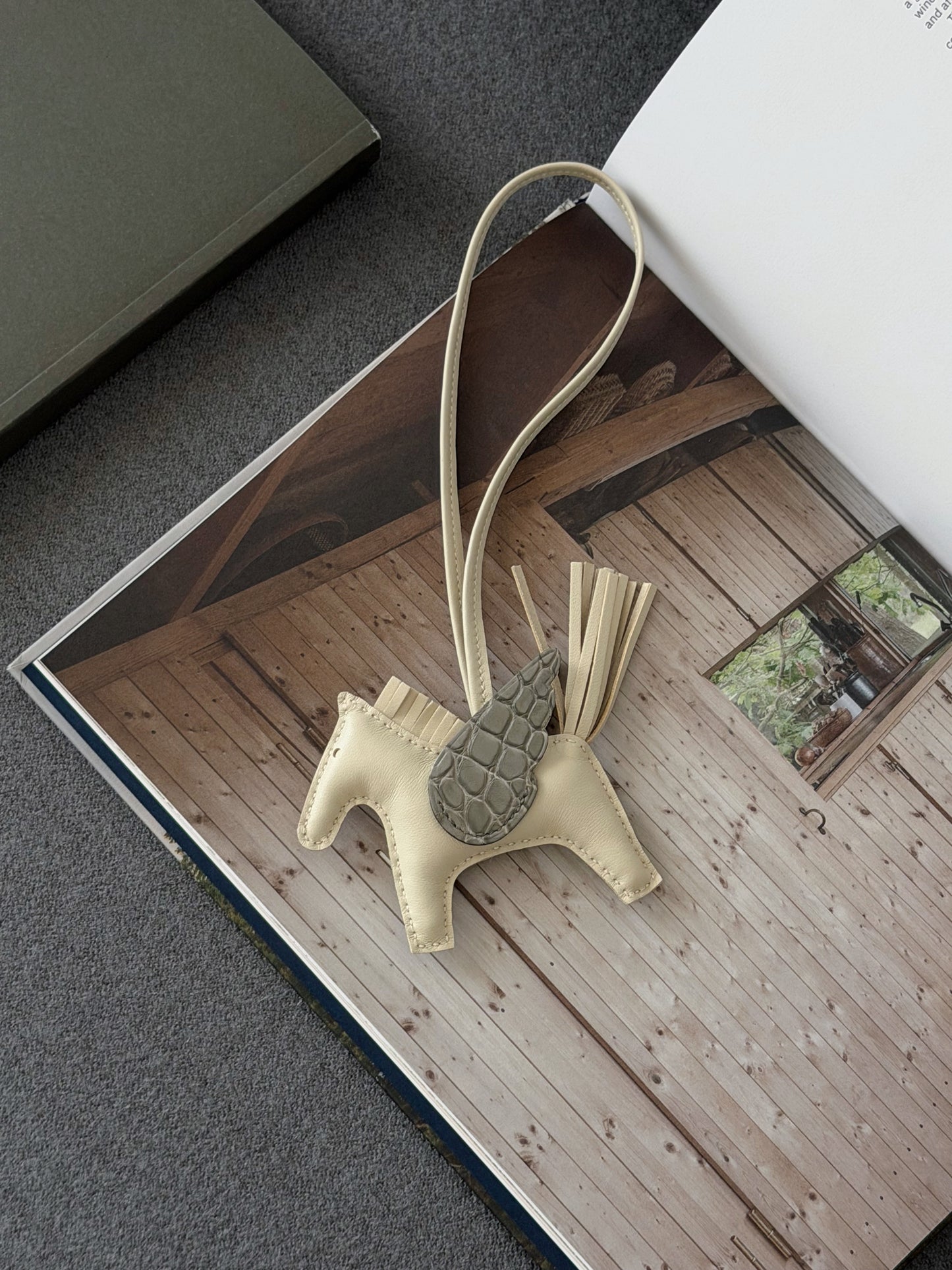 Hermès | Rodeo 小飛馬 奶昔白 Touch