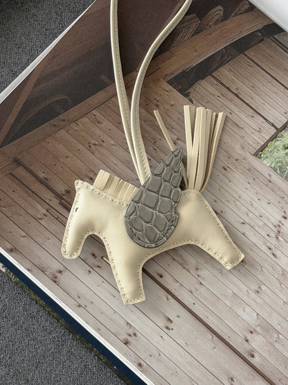 Hermès | Rodeo 小飛馬 奶昔白 Touch